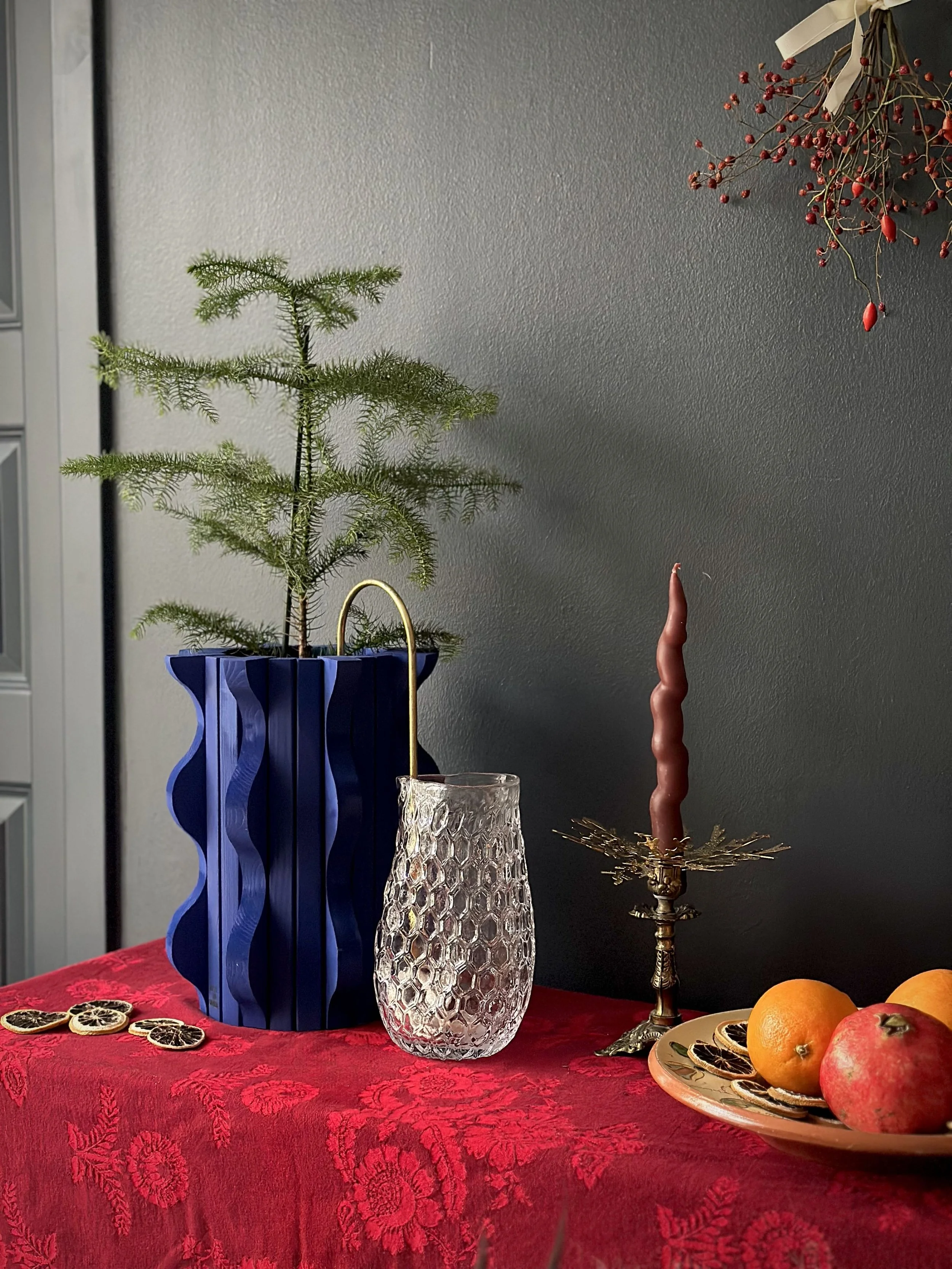 HVE ME OVER och Plantstraw samarbete julen 2023. Styling Linda Fratini och Frida.