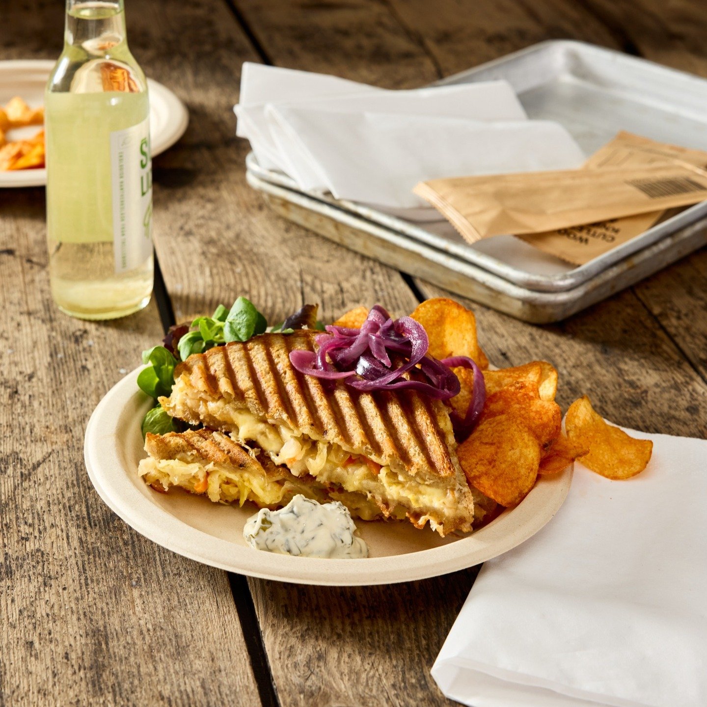 🔥 Kimchimackan p&aring; Konstrundan i Smedstorp 🔥

Grillad surdegsmacka, sm&auml;lt ost &amp; v&aring;r egna kimchi med finaste tillbeh&ouml;ren.

☕ Kaffe &amp; Fika. 

📍Orient, Smedstorp, Konstrundan 2026. F&ouml;lj v&auml;gskyltarna.

⏰ 3-6 Apri