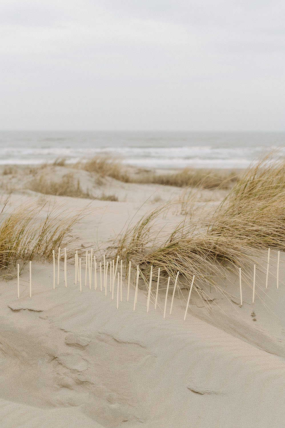 Sweet-Anticipation-Netherlands-Beach-Bridal-Editorial-w-28.jpg