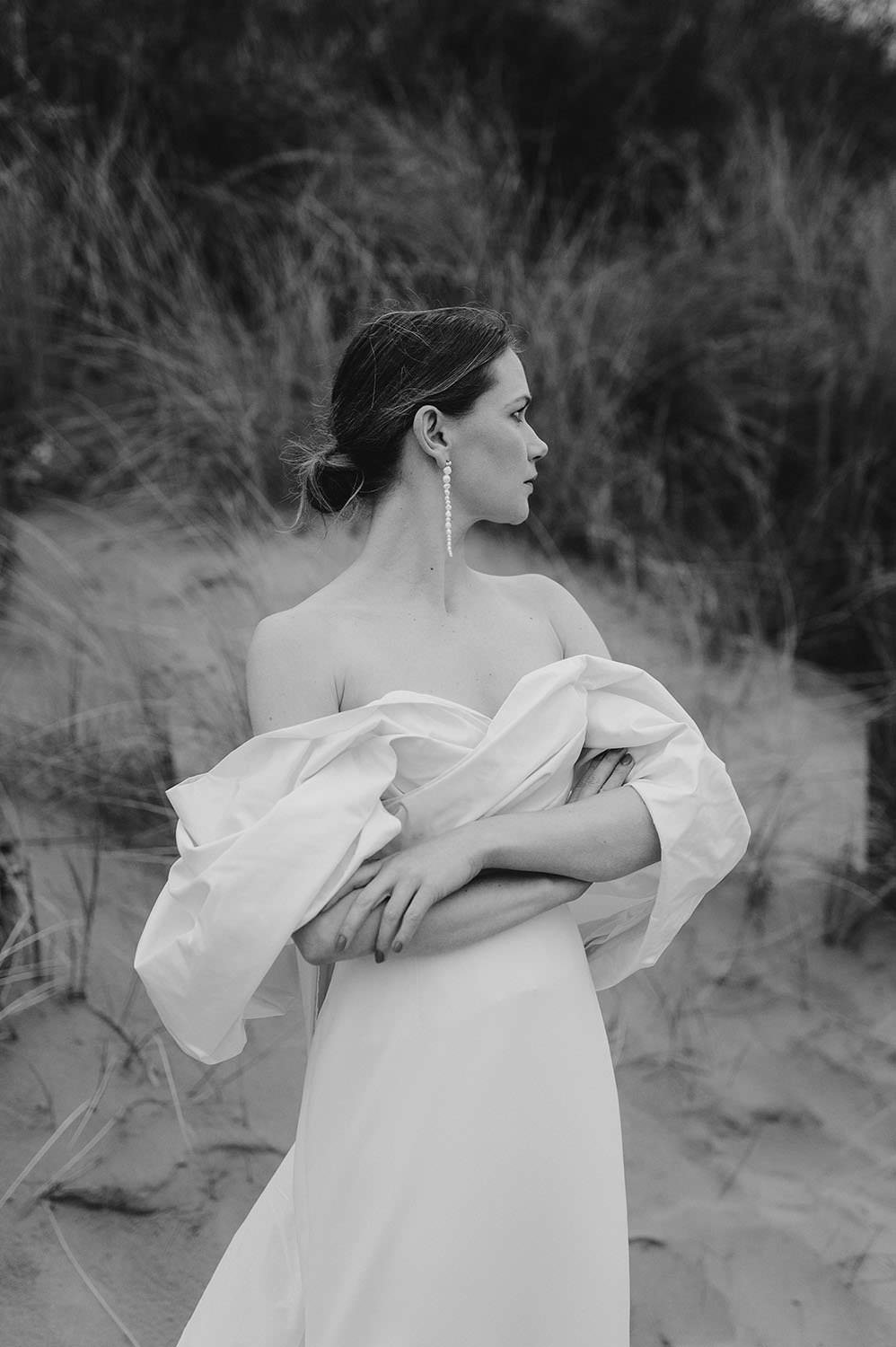 Sweet-Anticipation-Netherlands-Beach-Bridal-Editorial-w-32.jpg