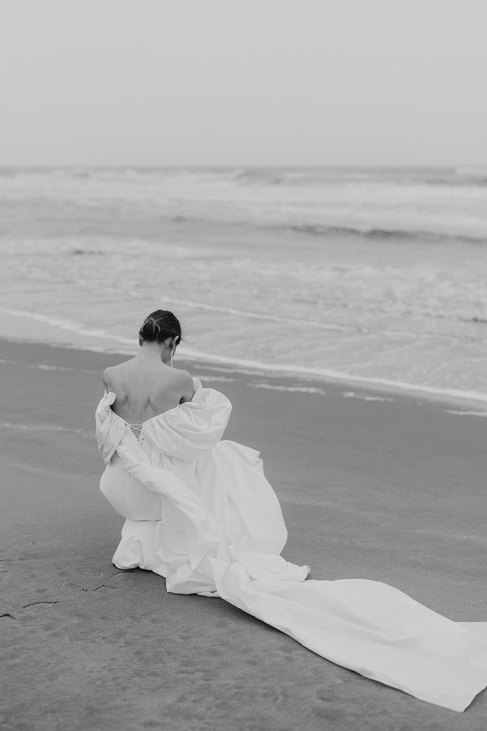 Sweet-Anticipation-Netherlands-Beach-Bridal-Editorial-w-36.jpg