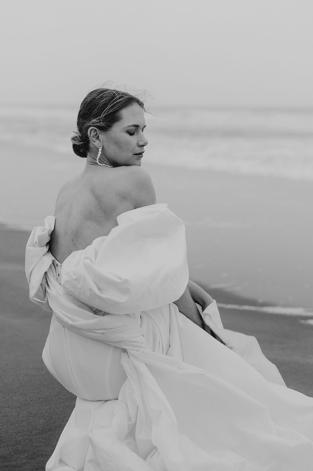 Sweet-Anticipation-Netherlands-Beach-Bridal-Editorial-w-41.jpg