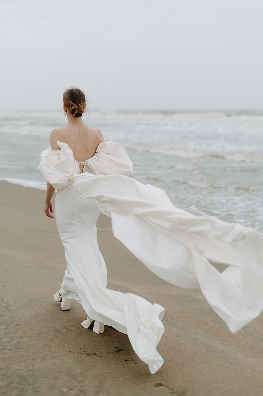 Sweet-Anticipation-Netherlands-Beach-Bridal-Editorial-w-46.jpg