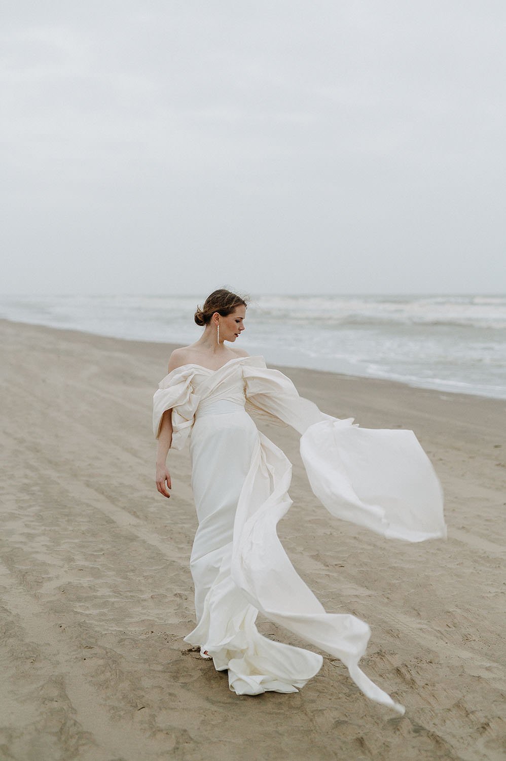 Sweet-Anticipation-Netherlands-Beach-Bridal-Editorial-w-53.jpg