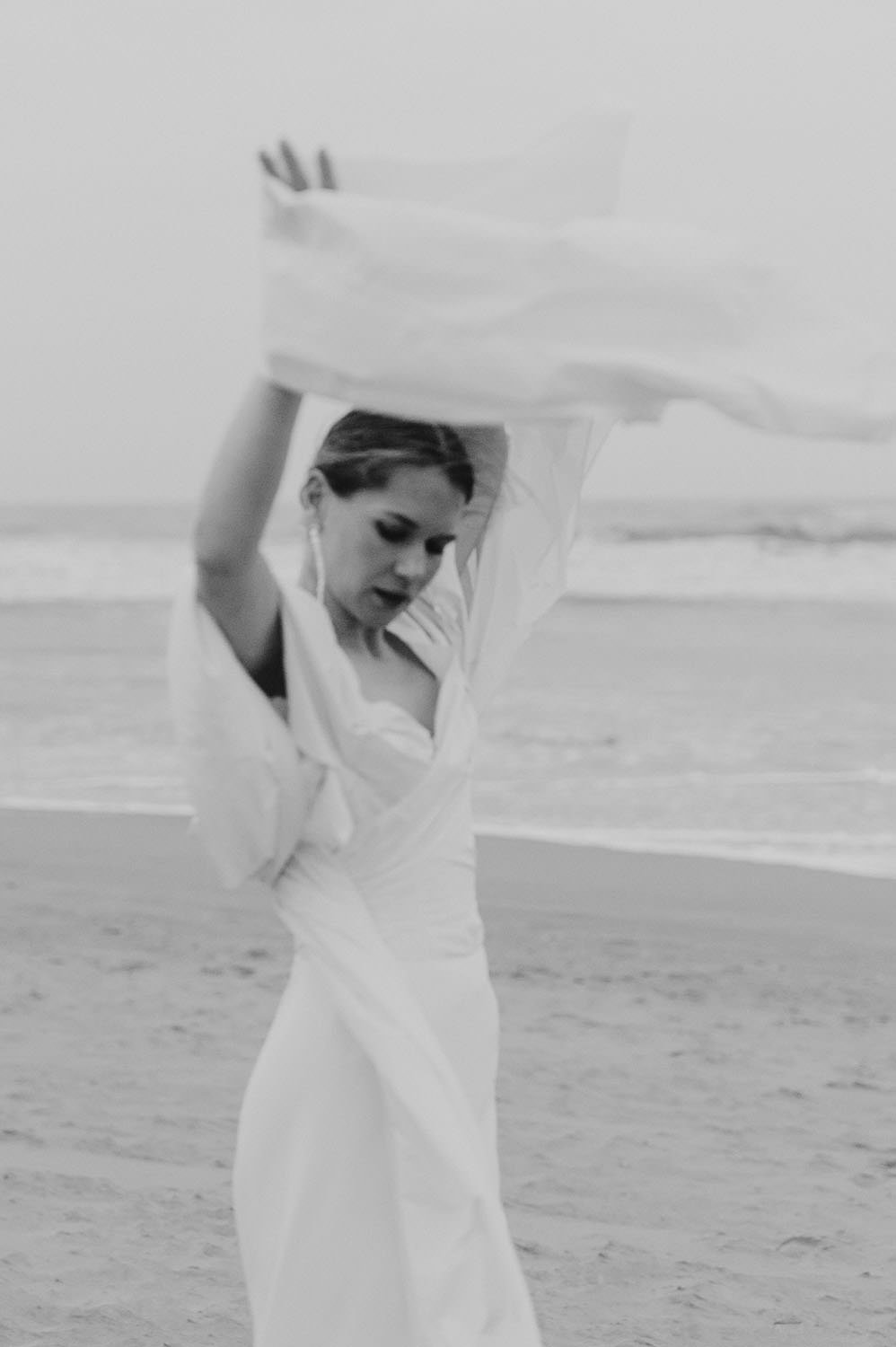 Sweet-Anticipation-Netherlands-Beach-Bridal-Editorial-w-54.jpg