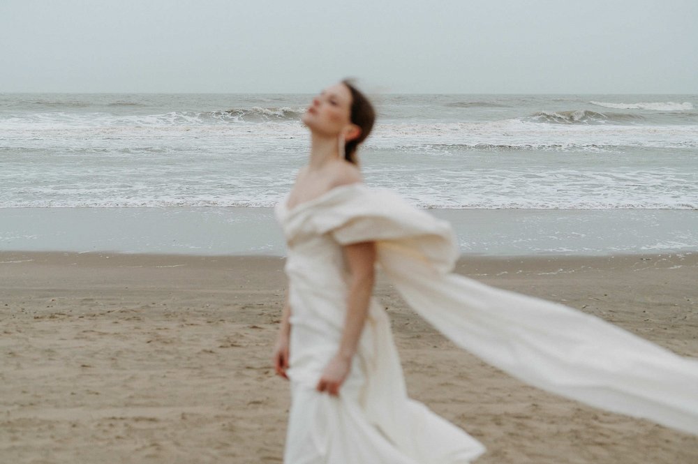 Sweet-Anticipation-Netherlands-Beach-Bridal-Editorial-w-57.jpg