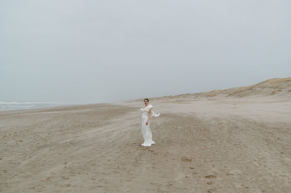 Sweet-Anticipation-Netherlands-Beach-Bridal-Editorial-w-68.jpg