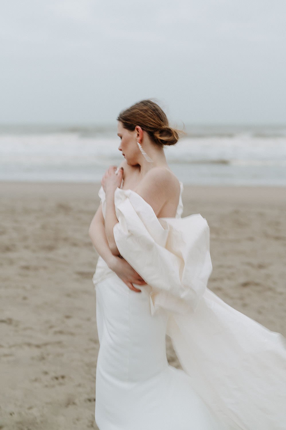 Sweet-Anticipation-Netherlands-Beach-Bridal-Editorial-w-70.jpg