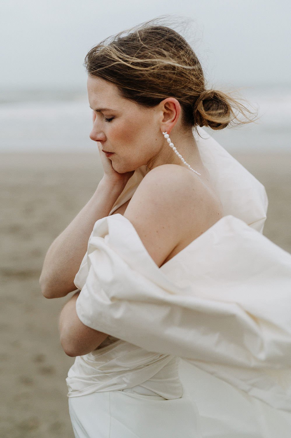 Sweet-Anticipation-Netherlands-Beach-Bridal-Editorial-w-77.jpg