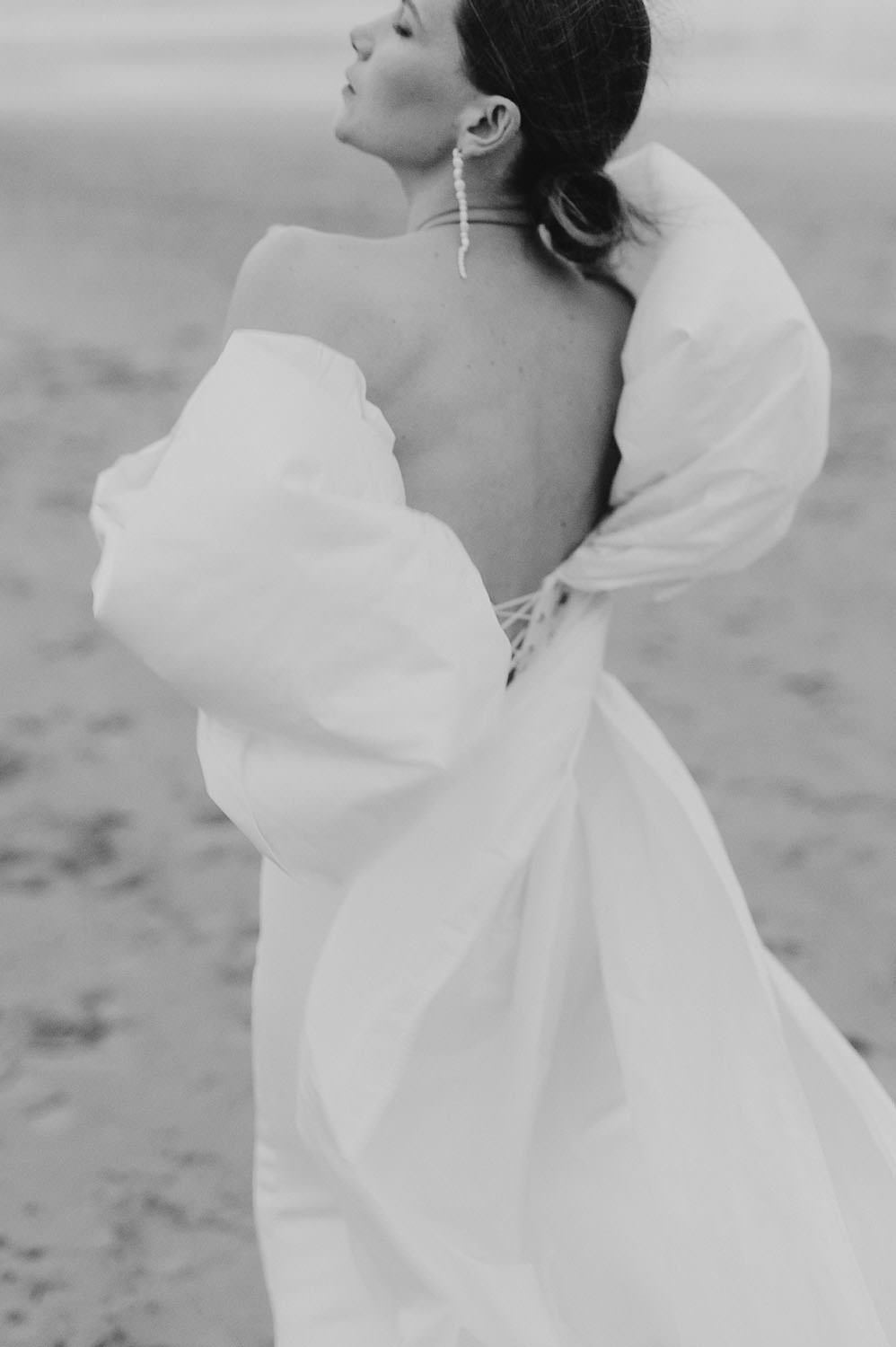 Sweet-Anticipation-Netherlands-Beach-Bridal-Editorial-w-84.jpg