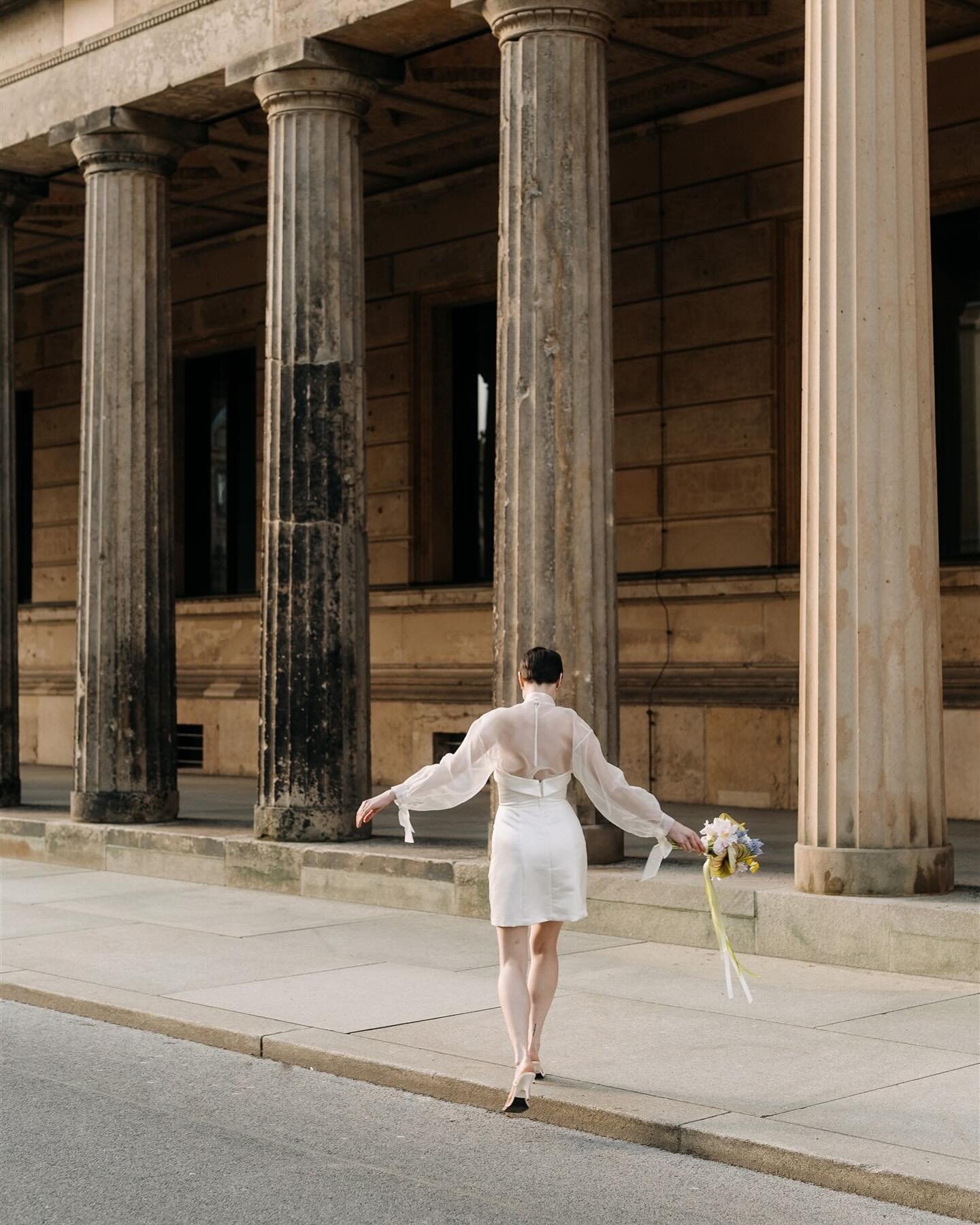 &mdash; The Berlin Bridal Story ⚡️

Bridal gown: @kladek_
MUAH: @heylovelystudio
Cake: @suesseflora
Flowers: @vivko.studio
Stationery: @lisa.bruening.design
Photography: @fanni_herman
Model: @selina.oreilly @&zwnj;indeedmodels
_________
#bridalfashio