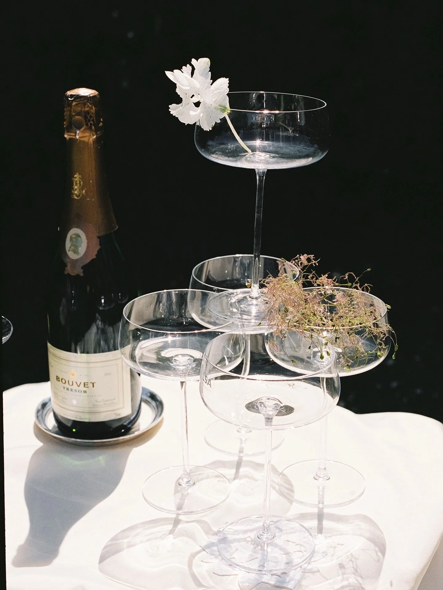 &mdash; never say no to an al fresco celebration ✨

As seen on @_anti_bride &amp; @friedatheres 

Photography &amp; Concept: @fanni_herman
Videography: @steffimainik
Planning &amp; Design Concept: @loraromantics
Florals: @vivko.studio
Stationery: @mi