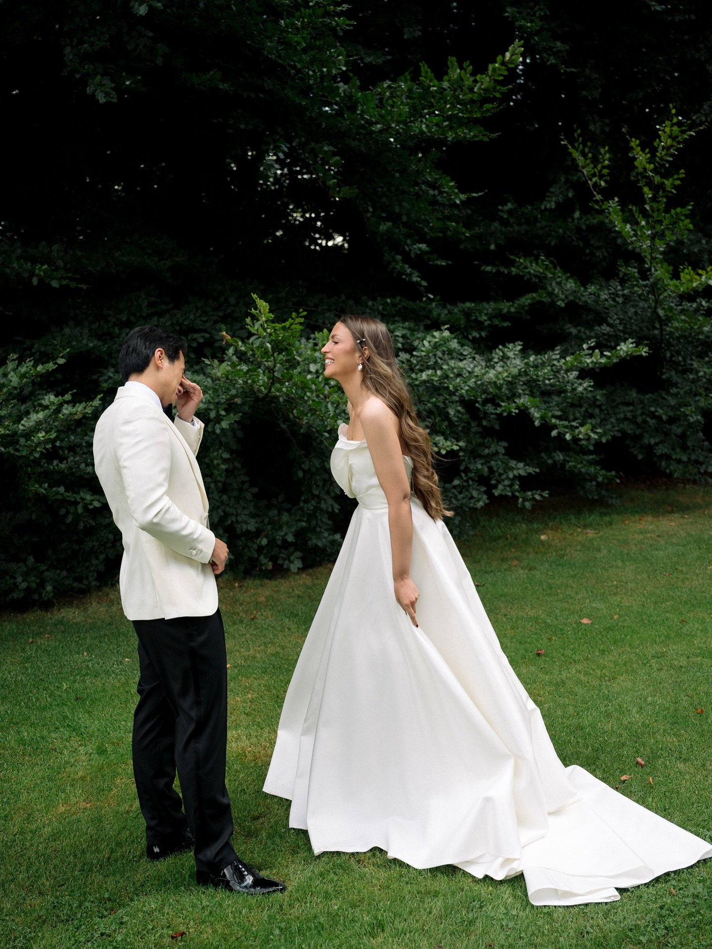 &mdash; it only feels right to share one of my favorite weddings from last year on Valentine's Day 🤍😌

Photography @fanni_herman
Venue @huisdevoorst
Flowers @rozuswarnsveld
Graphic design @paula._tang 
Gown @jennyyoonyc via @jenari_bridals
Suit @ha