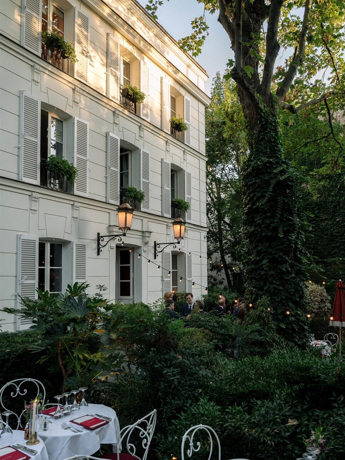 &mdash; tonight is all about the details. Big and small. Film and digital. A fall wedding in a Parisian secret garden @hotelparticuliermontmartre ✨

#pariswedding #hotelparticulier #filmweddingphotographer
