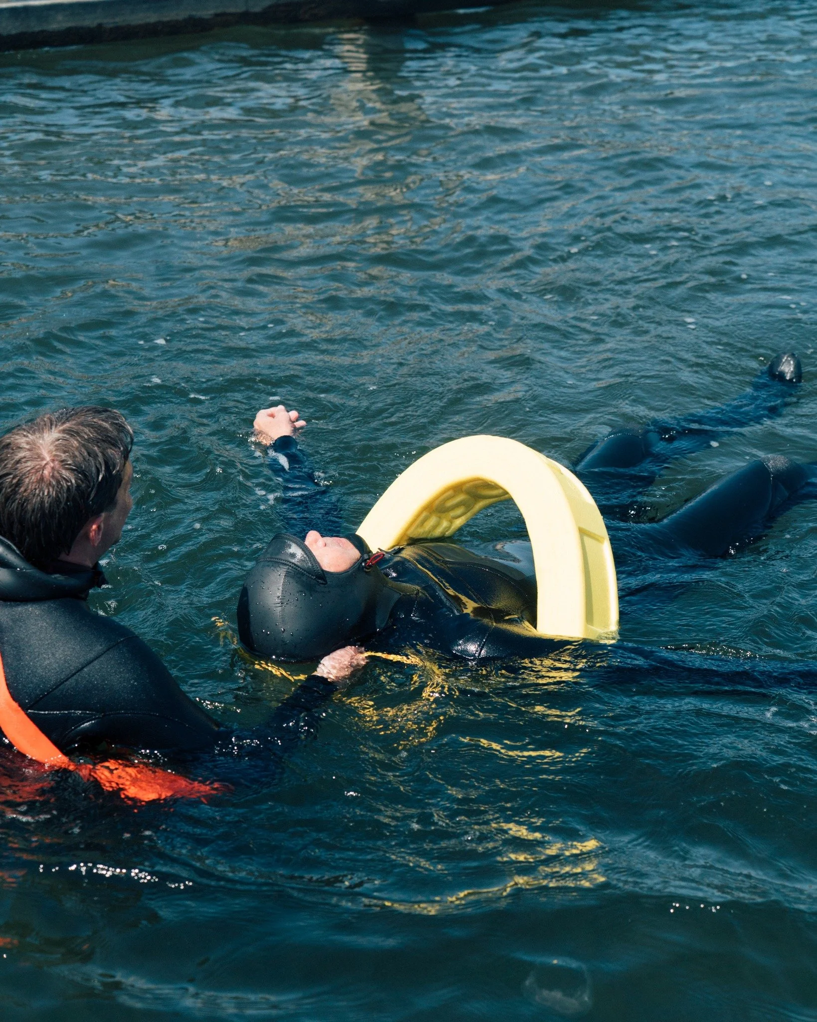 Vand, viden og tryghed 

For nylig var vi p&aring; vandsikkerhedskursus med @boardupnorth &ndash; en dag med b&aring;de teori og praksis i havet.

Det styrker os som team og g&oslash;r os klar til situationer, vi h&aring;ber aldrig opst&aring;r &ndas