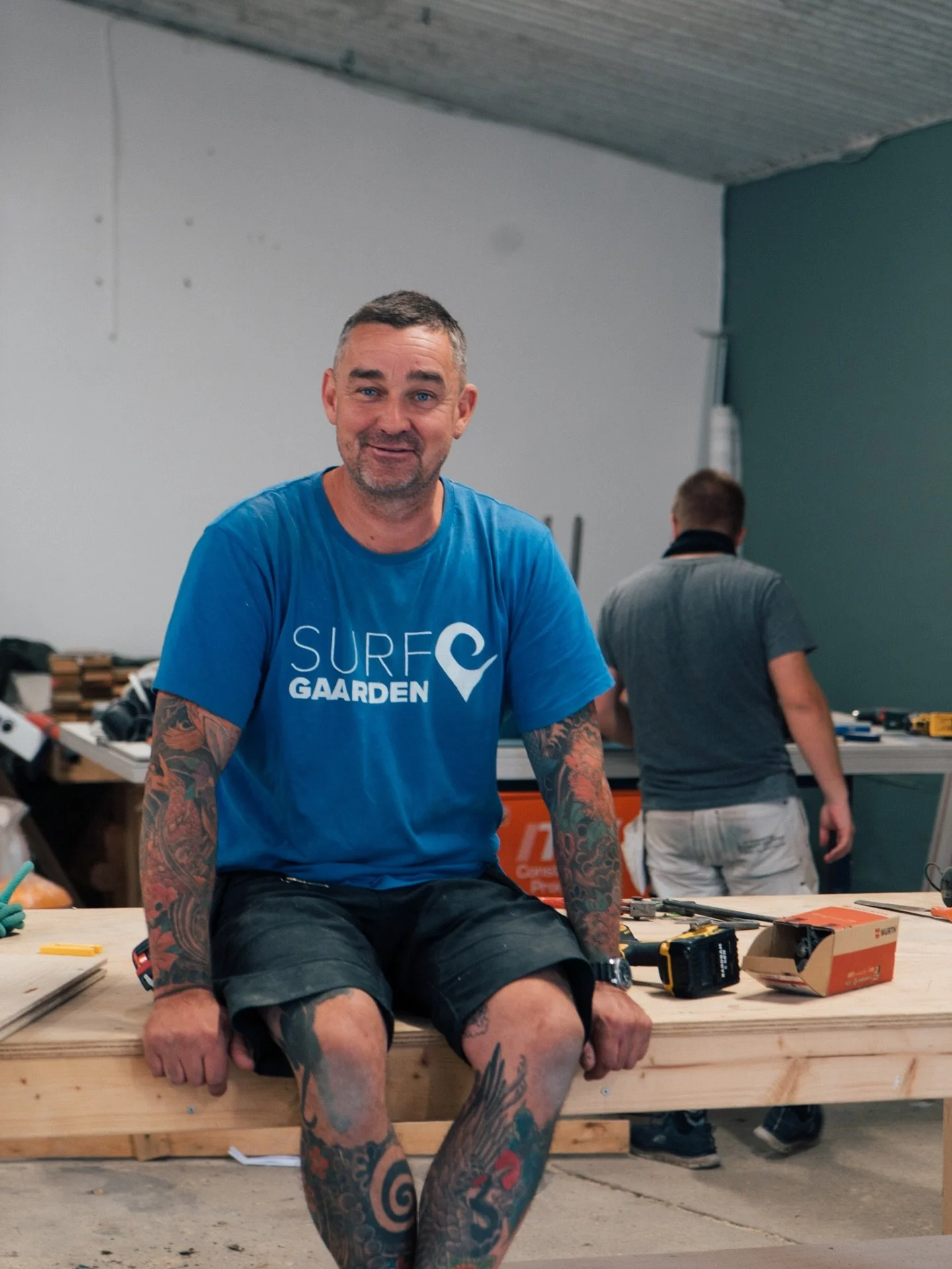 Arbejde i v&aelig;rkstedet og lidt blandet fra g&aring;rden 💪🏼🌻

@surfgaarden p&aring; sporet af et bedre liv