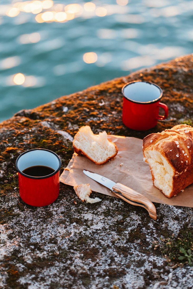 Petit déjeuner au port