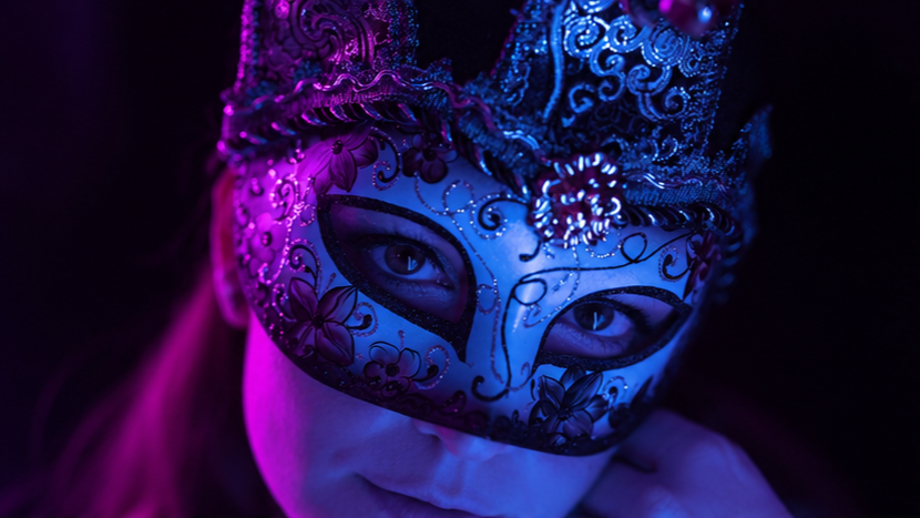 Neonpaarse+Venetiaanse+gemaskerd+balavond.png
