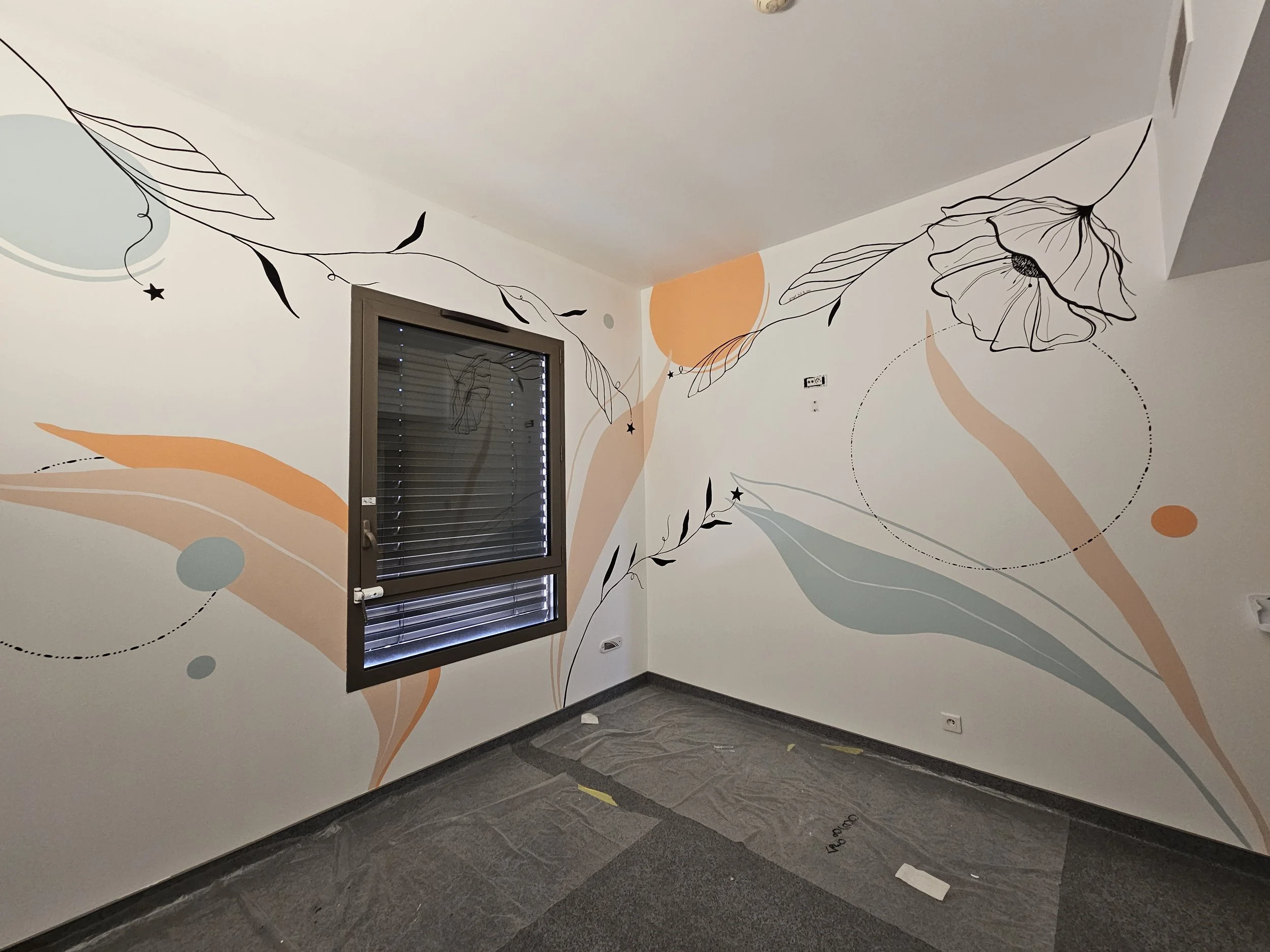 Fresque murale Isère, fresque Bourgoin-Jallieu, fresque clinique, Saint Vincent de Paul, fresque établissement hospitalier, fresque hôpital, art mural, fresque Auvergne Rhône-Alpes, fresque Angelfaitlemur, fresque florale, nature, streeart, streetart