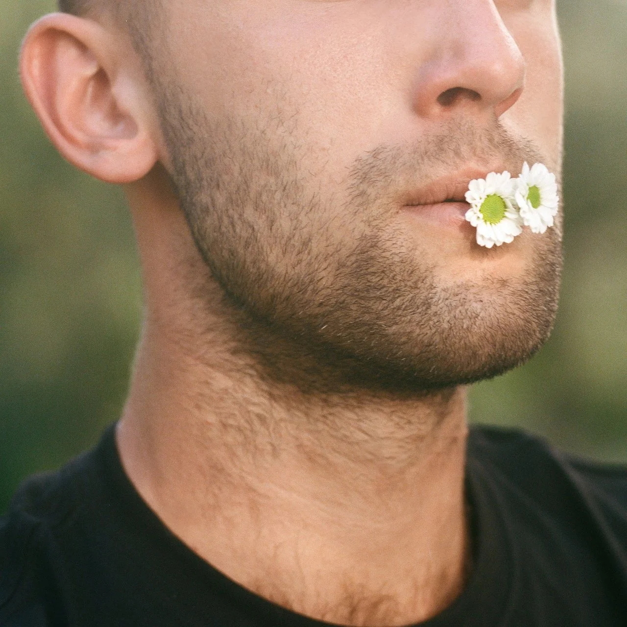 Finding the Sweet Spot: Navigating Vulnerability vs. Oversharing in Dating