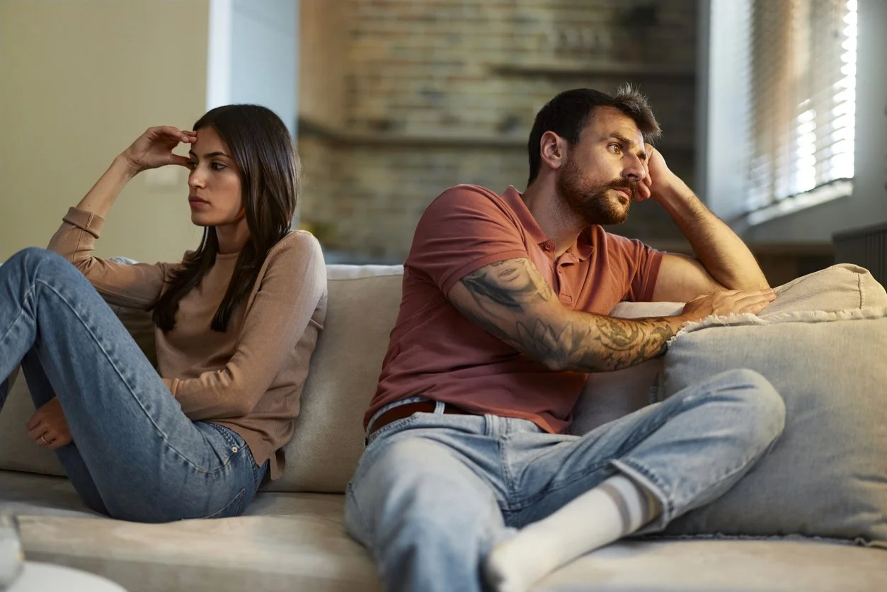 Couple arguing about whether he is a narcissist.