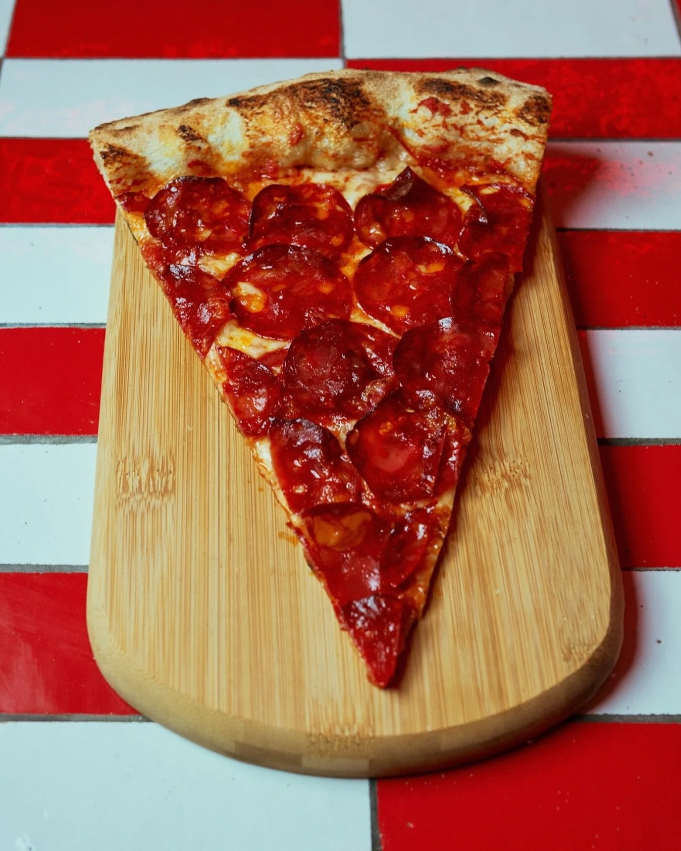 Ok. But first pizza.

SLICE PIZZA CLUB 
🍕 32 rue saint-sauveur, 75002 Paris
Wednesday to Sunday 5pm - 2am
🍕 24 rue de la p&eacute;pini&egrave;re, 75008 Paris 
Tuesday to Saturday 12pm - 11pm