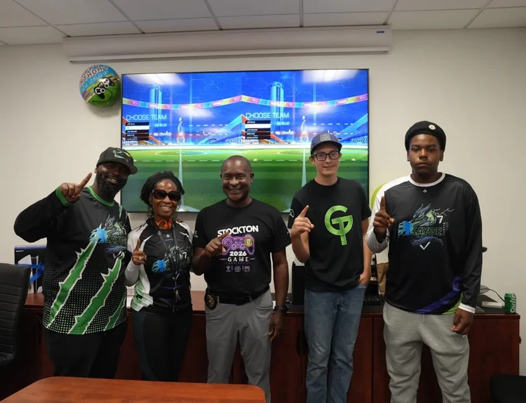 KAYGE team members and event attendees posing together