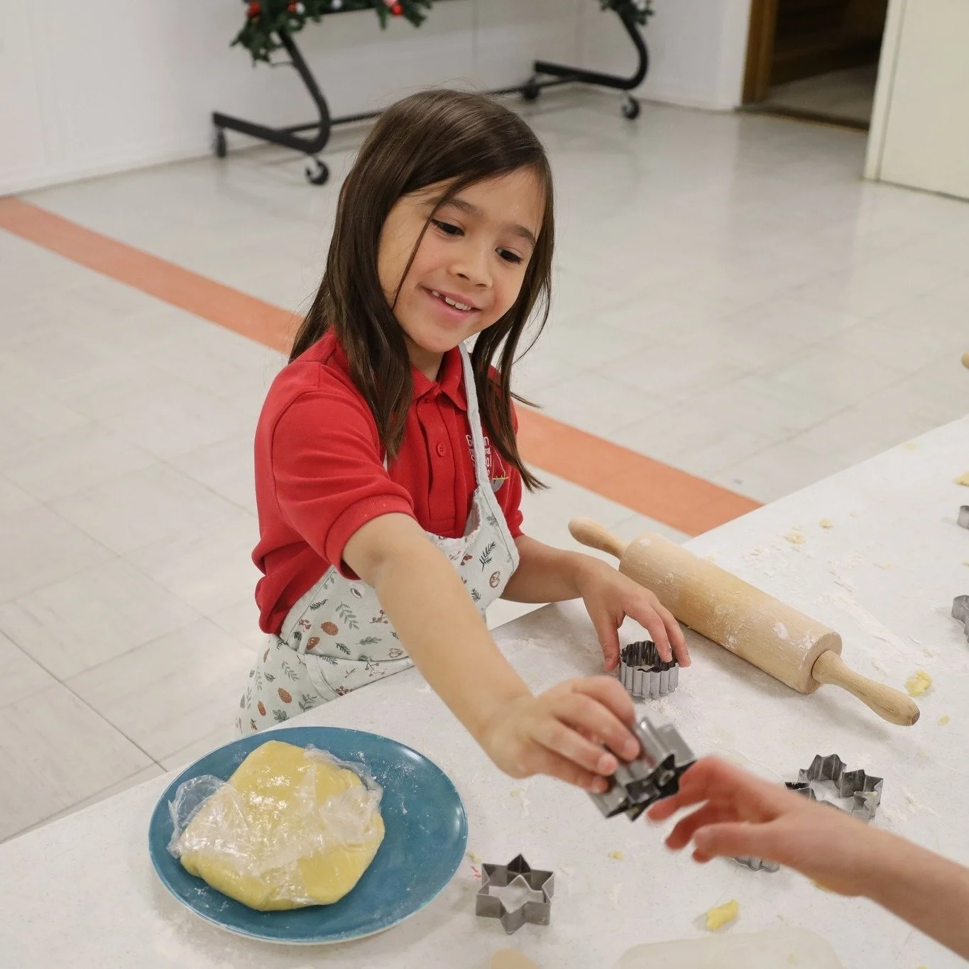 Our students have been busy making their very own Christmas cookies! What a perfect way to enjoy the holiday season while learning more about baking 🍪🎄

Our Grade 4s were even inspired by German landmarks! Can you spy the famous buildings that ende