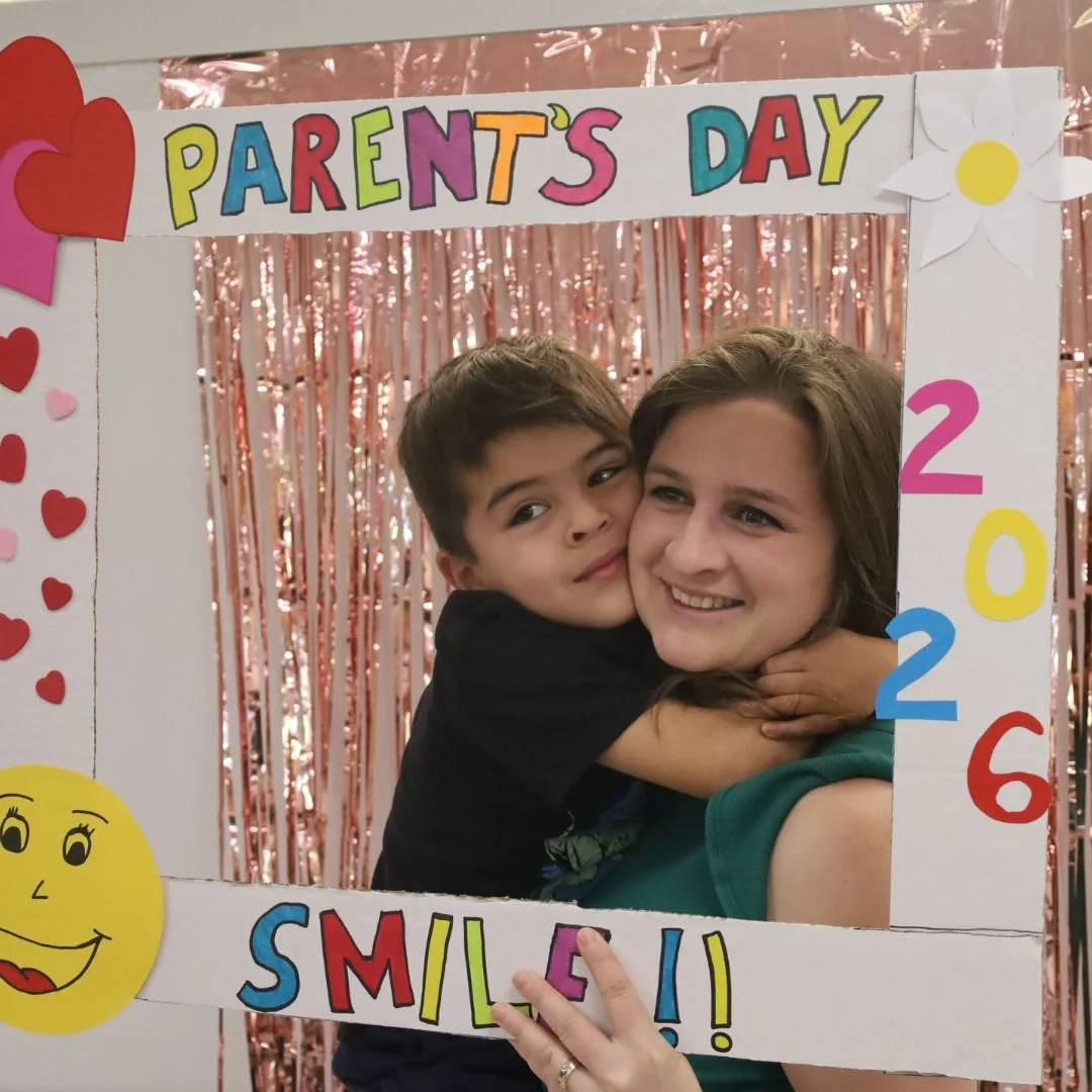 All smiles for Parents' Day in Kindergarten 💛

We were so happy to welcome the parents of our Kindergarteners for a special morning of celebrating all things parents! Our youngest students sang songs dedicated to their parents, made crafts together,
