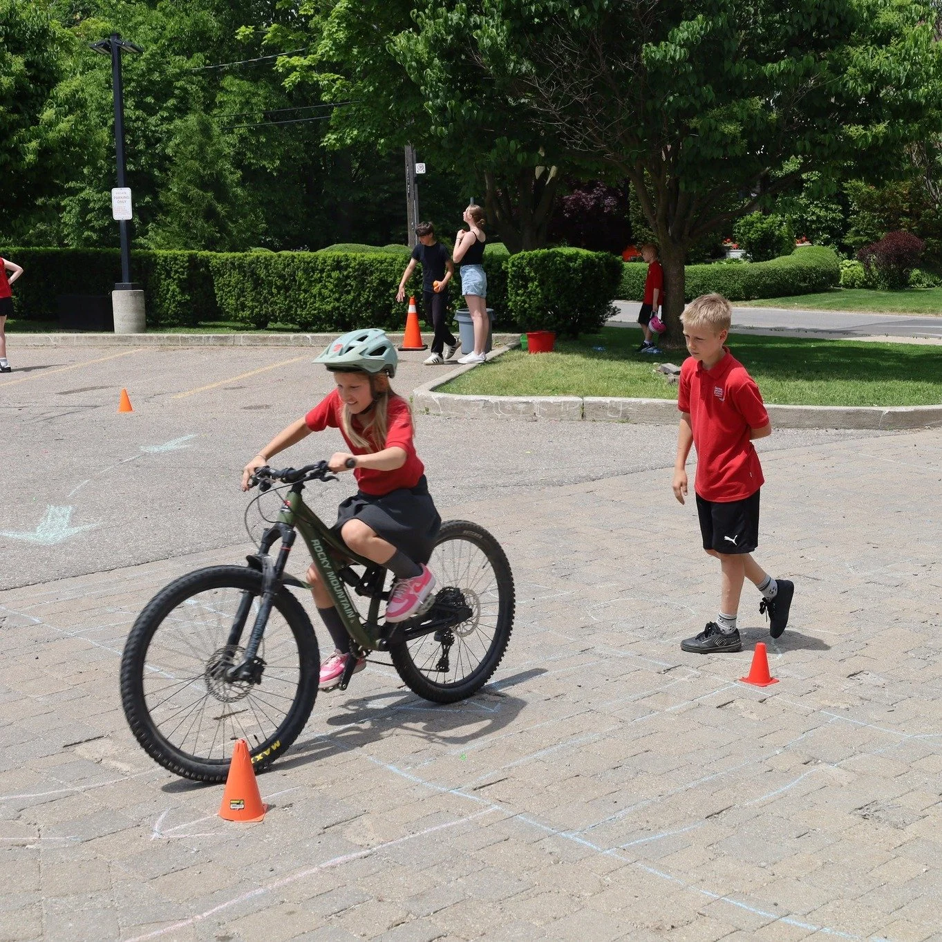 Our grade 8 students took over last week 🚲and put together a Bike Rodeo for our younger students - from slalom courses to road safety skills, it was a whole lot of fun! 😊 

Letzte Woche haben unsere 8. Kl&auml;ssler &uuml;bernommen🚲und ein Bike Ro
