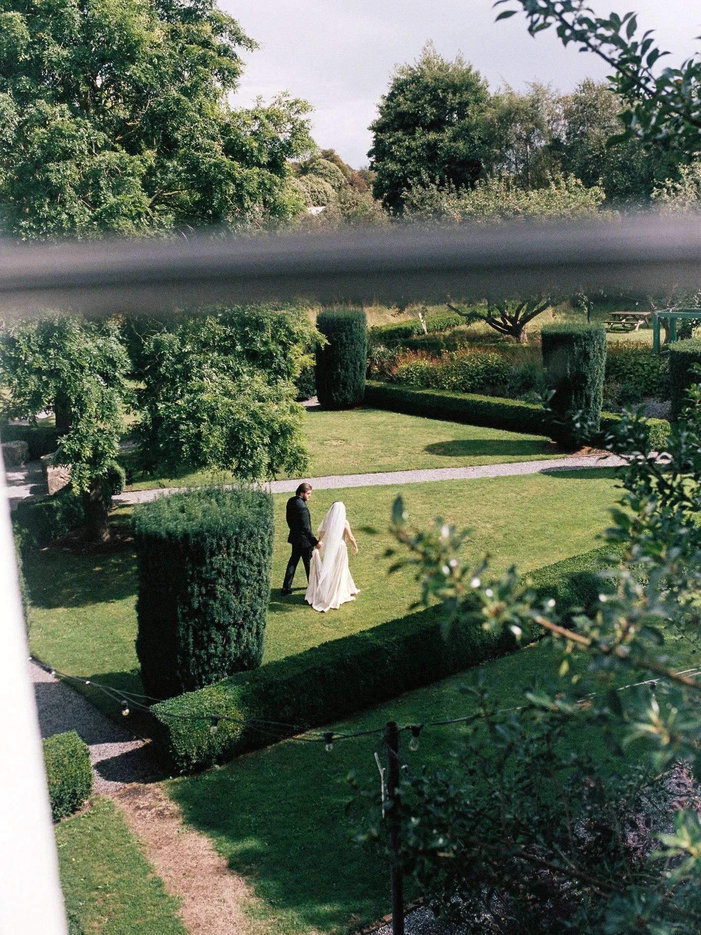 A wedding in the picturesque town of Kilkenny, Ireland. The bride wears her grandmother&rsquo;s dress which is very special. I also really enjoyed capturing the parade from the ceremony to the reception with some very young local musicians 🇮🇪🎻

Ca