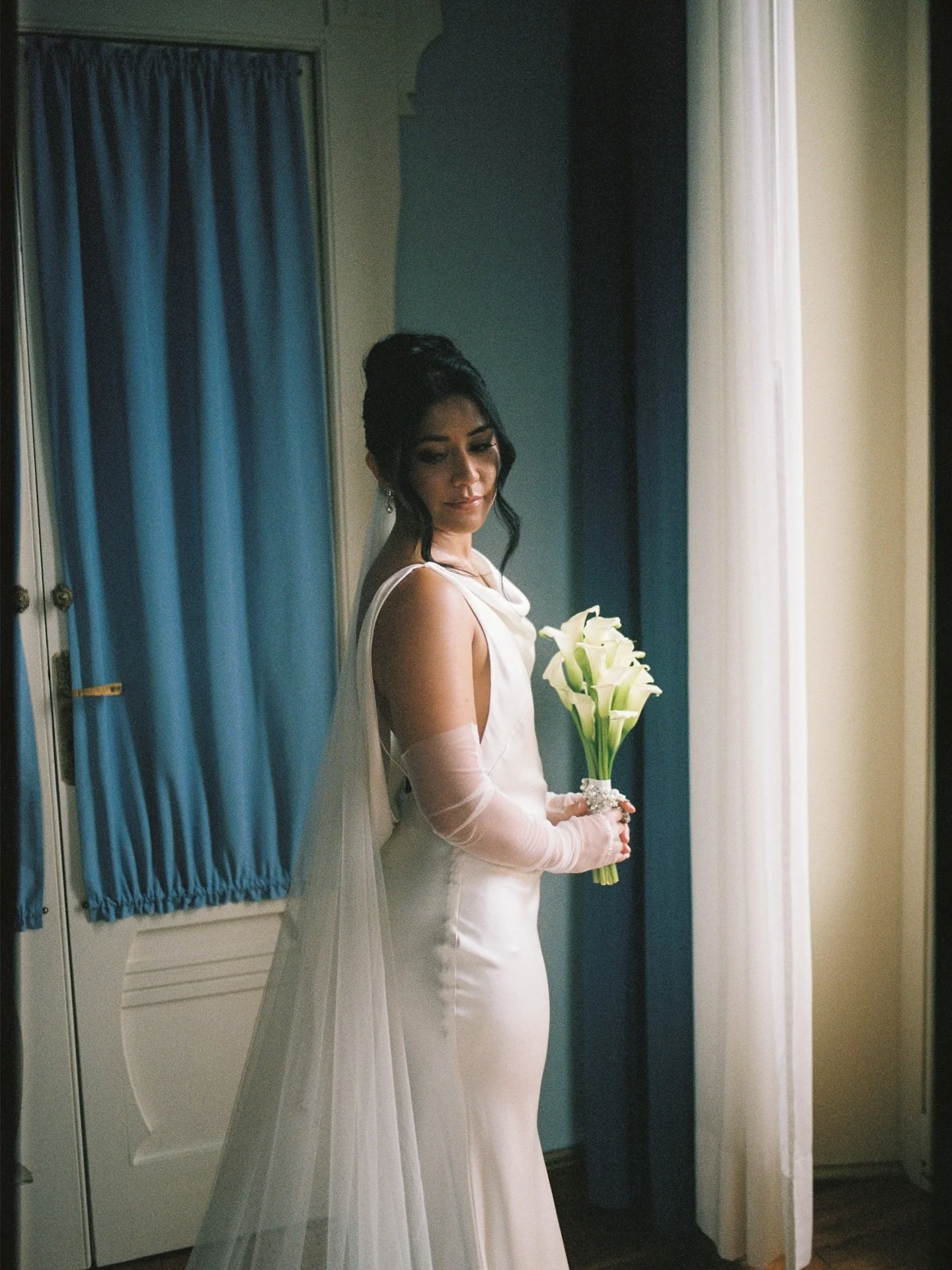 These intimate wedding celebrations were held over two days at the beautiful Grand Hotel Tremezzo in Lake Como, Italy 🇮🇹

Getting ready venue @hotelvillamarie 
Venue &amp; Catering @ghtlakecomo 
MUA &amp; Hair @noemipescialli.mua @merita.hair 
Brid