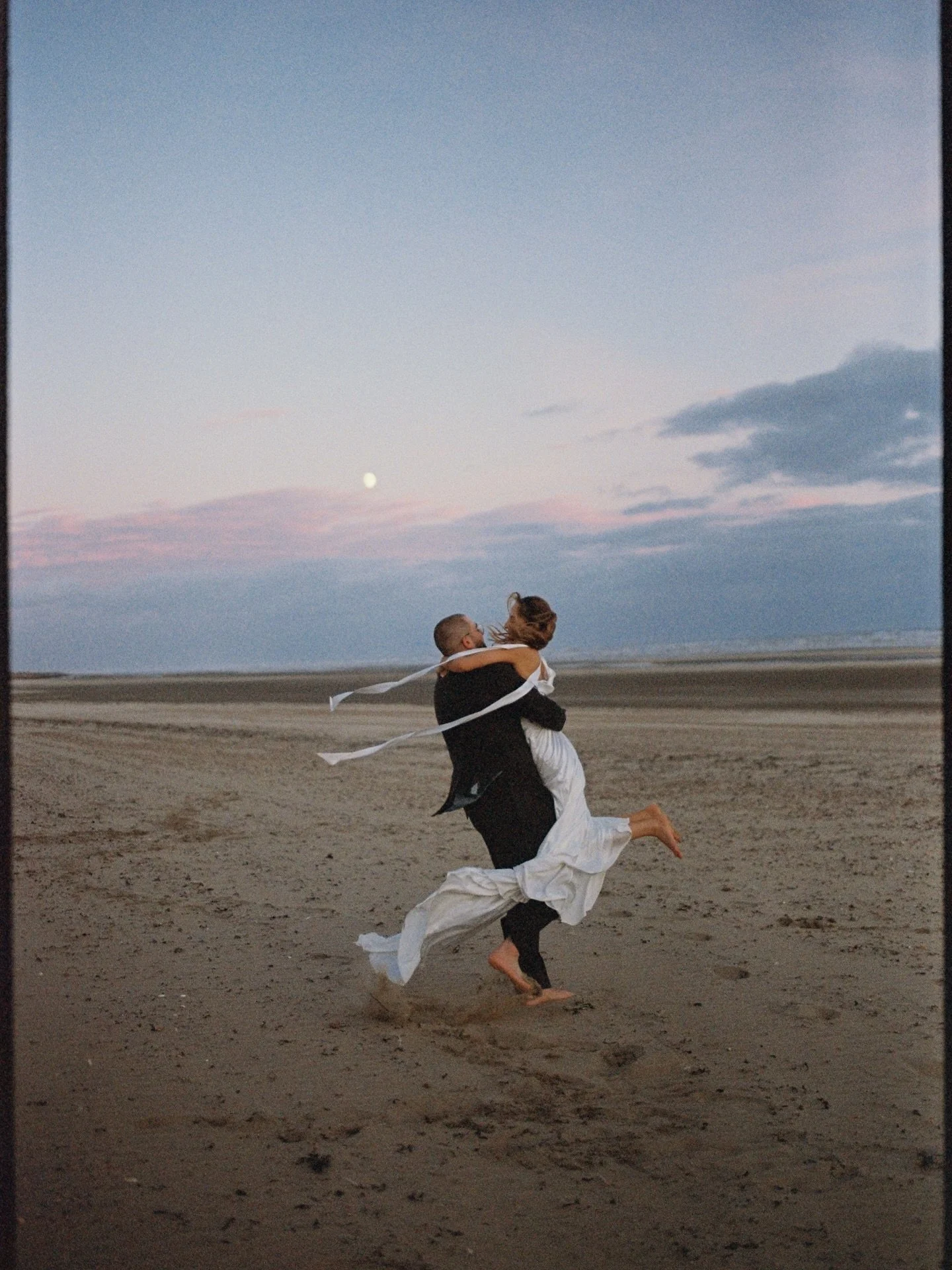 Come running down the dunes with us at blue hour 🌕

Venue @thegallivant 
Bride @grace_loves_lace @reformation @sixstories 
Groom @casualfitters 
Video @emmylou.kelly 
Florist @littleflower_florist 
HMUA @joannehook_mua 
Cake @paddycakes.uk 

#blueho