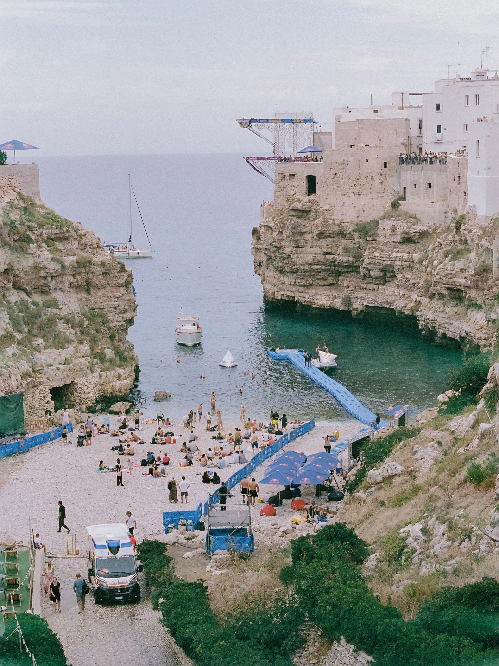 From the archive: Polignano a Mare during the @redbullcliffdiving competitions in 2022.

🎞️ Kodak Portra 400
📸 Pentax Spotmatic F

#polignanoamare #italyonfilm #pentaxspotmaticf #travelfilmphotography #pugliaonfilm