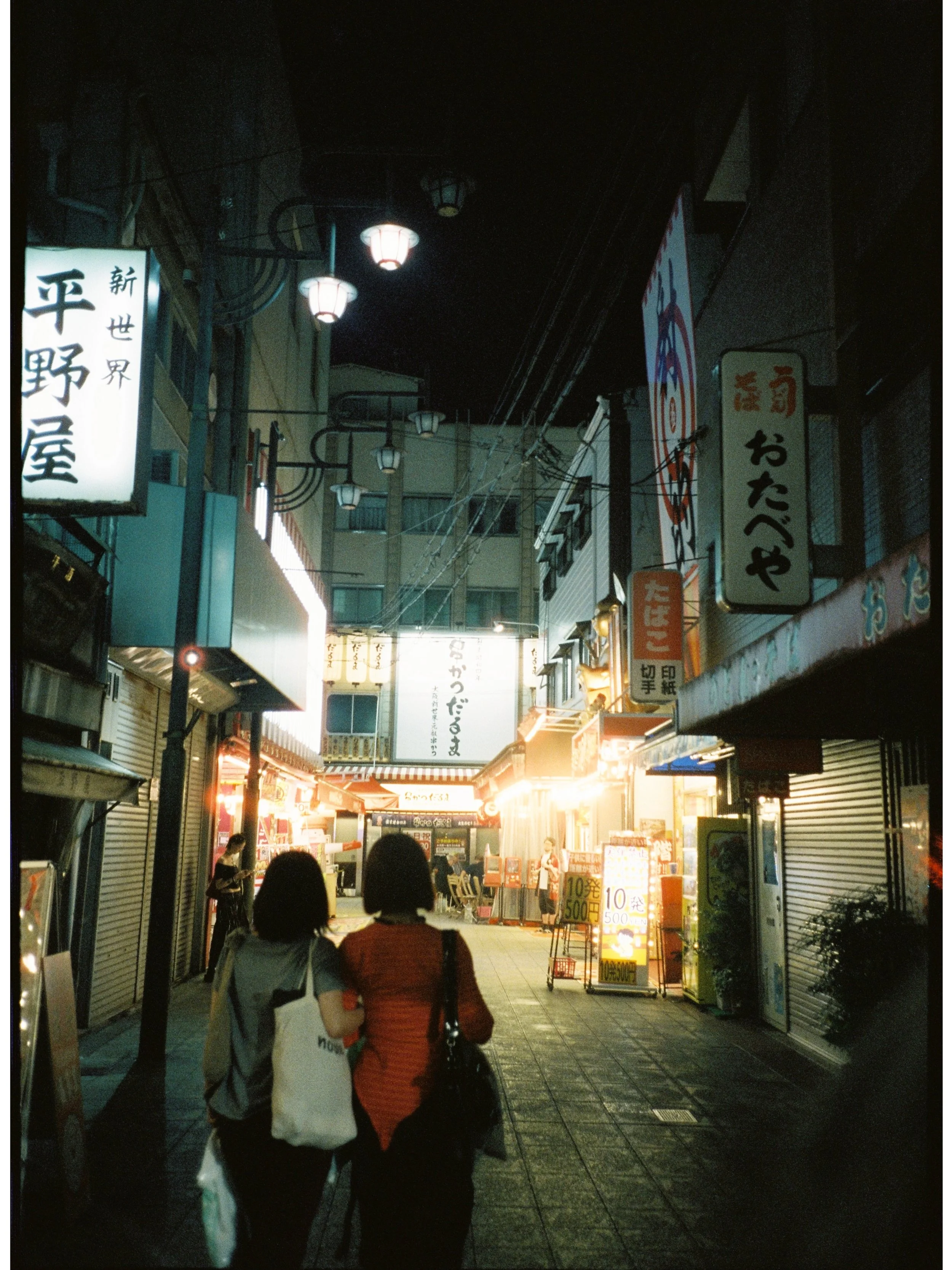 Osaka by night 🇯🇵

🎞️ Cinestill 800T
📸 Olympus Mju II

#cinestill800t #japanonfilm #olympusmjuii #osakastreetfood #osaka