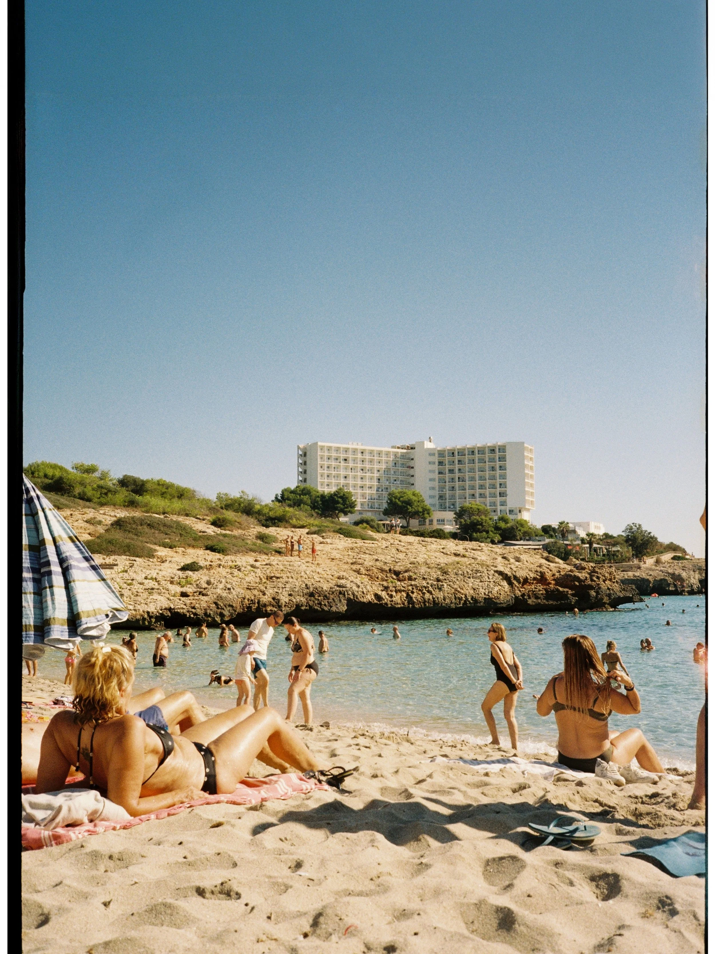 Mallorca: beautiful beaches and some eyesores.

Kodak Gold 200 | Olympus Mju II

#olympusmjuii #kodakgold200 #mallorcaonfilm #calamurada #travelfilmphotography