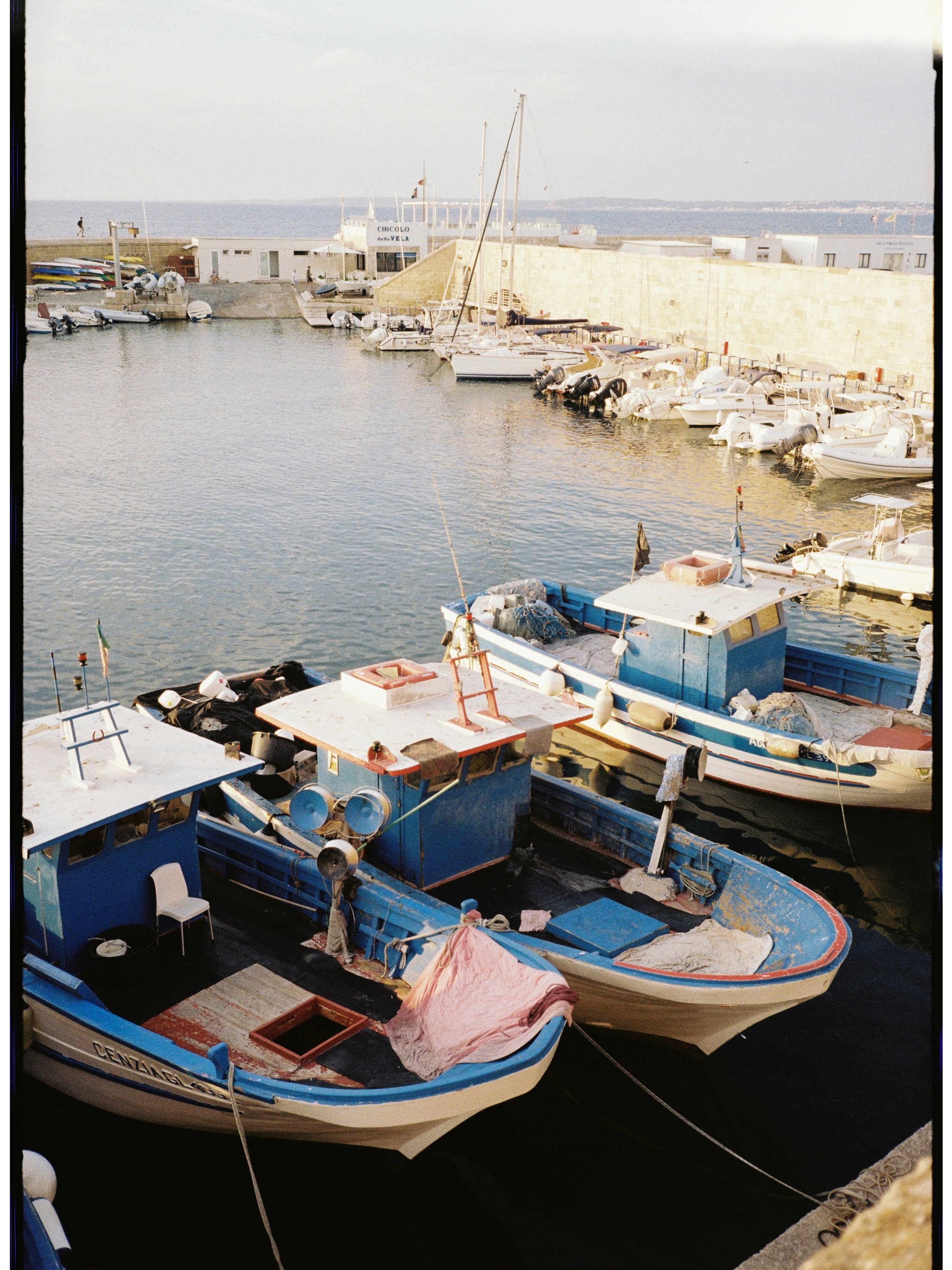 A few more frames from Gallipoli last September

Kodak Gold 200 | Olympus Mju II

#italyonfilm #gallipoli #puglia #olympusmjuii #travelfilmphotography