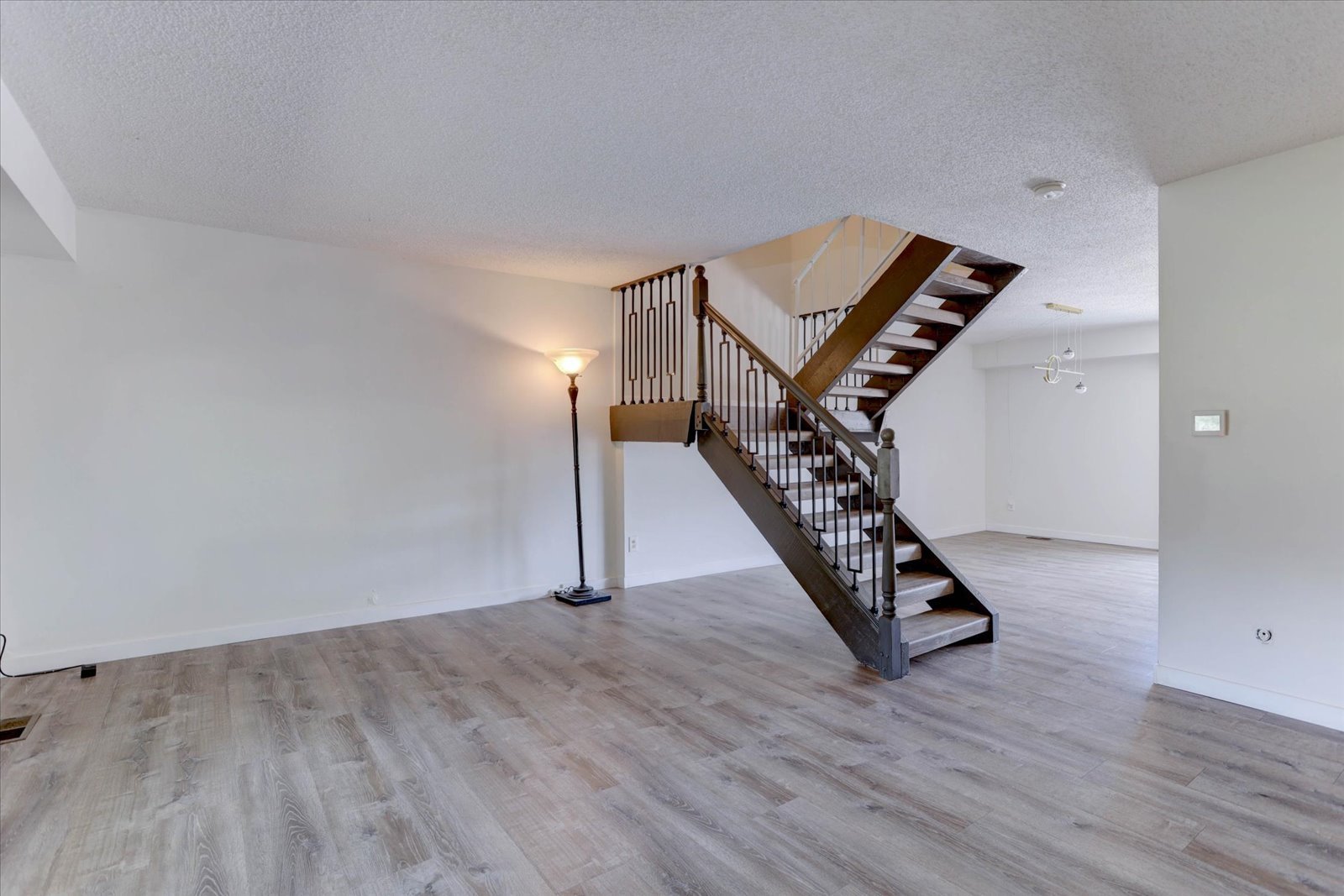 04-815 S Youngfiled Court-5.jpg