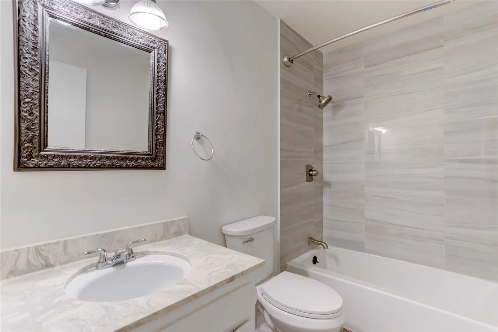 21-815 S Youngfiled Court-22.jpg