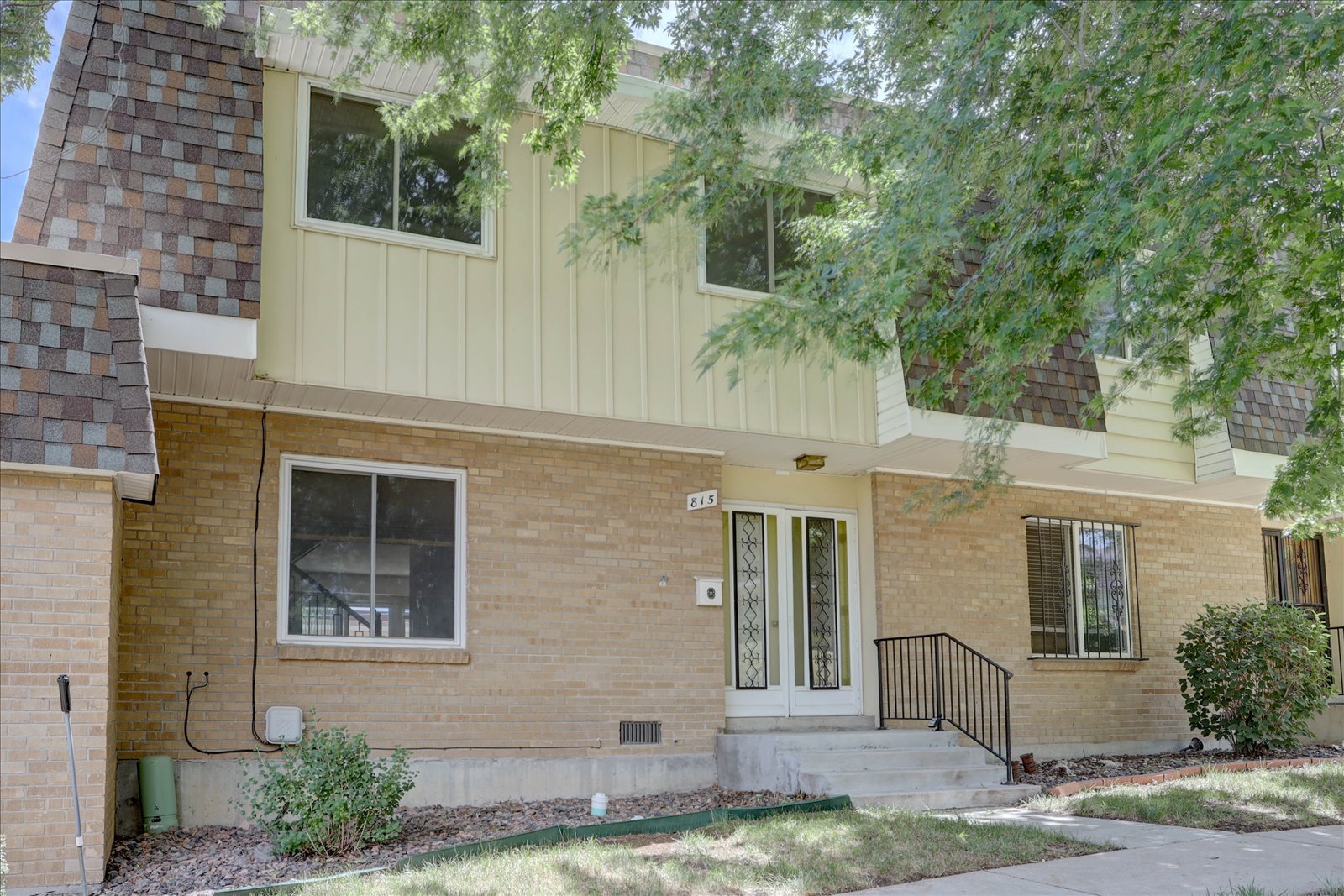 03-815 S Youngfiled Court-4.jpg