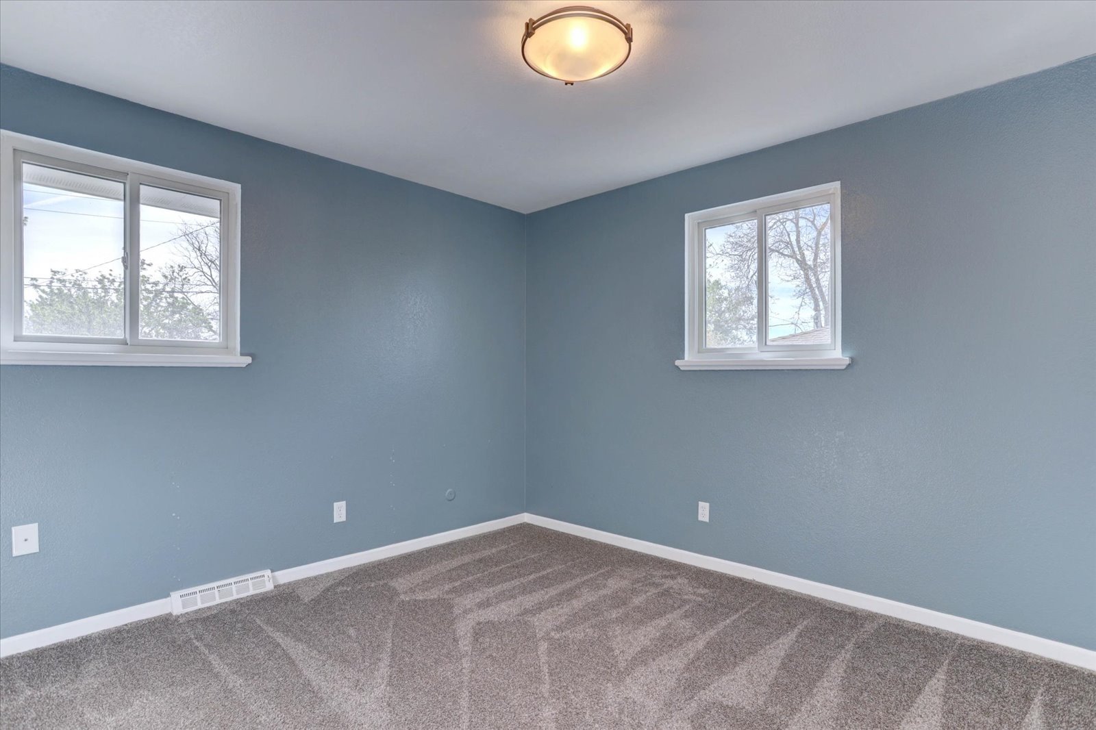 09-1292 S Vance Street-9.jpg