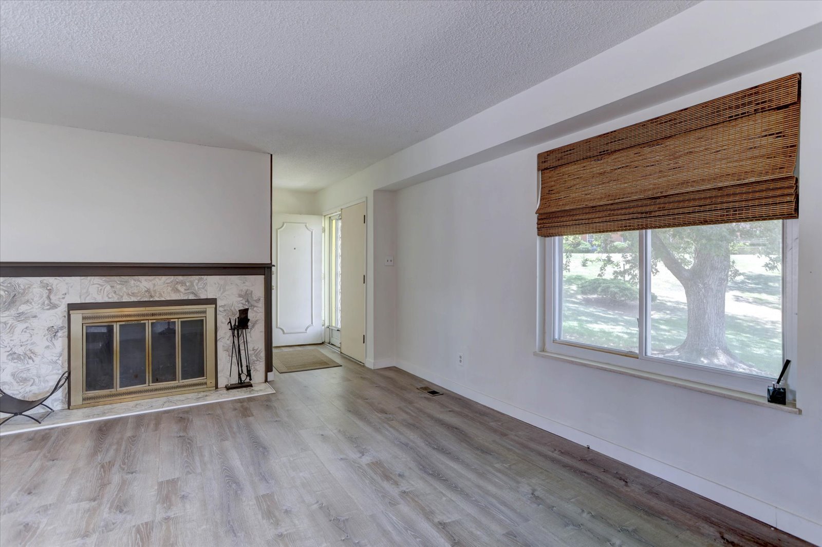05-815 S Youngfiled Court-6.jpg