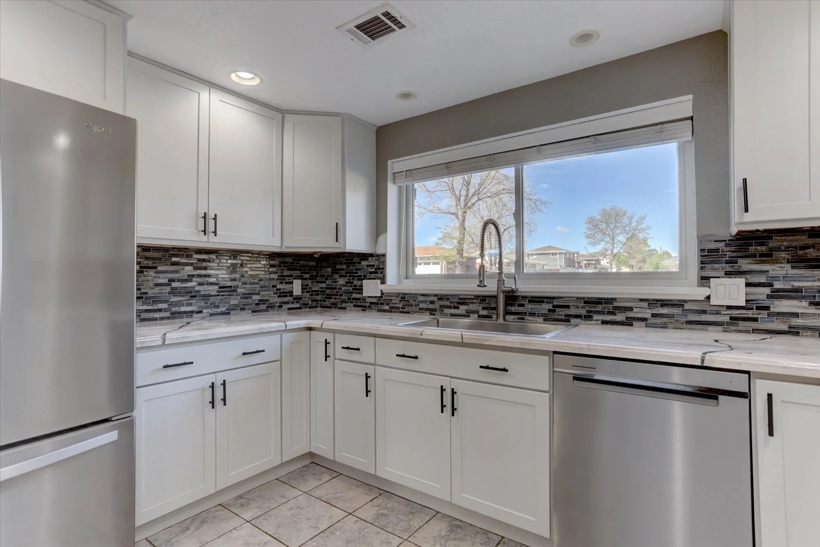 15-1292 S Vance Street-15.jpg