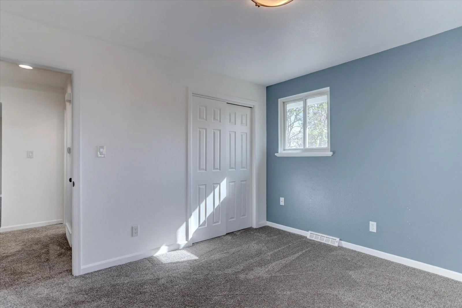 10-1292 S Vance Street-10.jpg