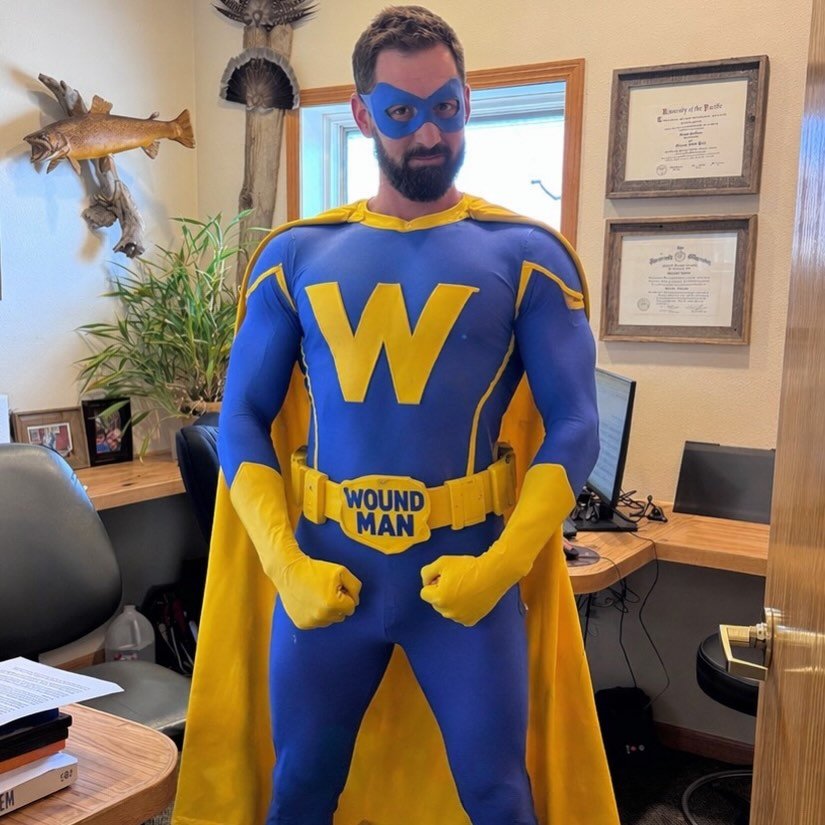 🦸🏻✨ Meet your friendly neighborhood Wound Man&hellip; aka Ward Bowron.

Not all heroes wear capes&hellip; but if he did, it would be sterile, evidence-based, and perfectly moisture-balanced. 😎

Fighting off:
❌ &ldquo;Let it dry out&rdquo; myths
❌ 