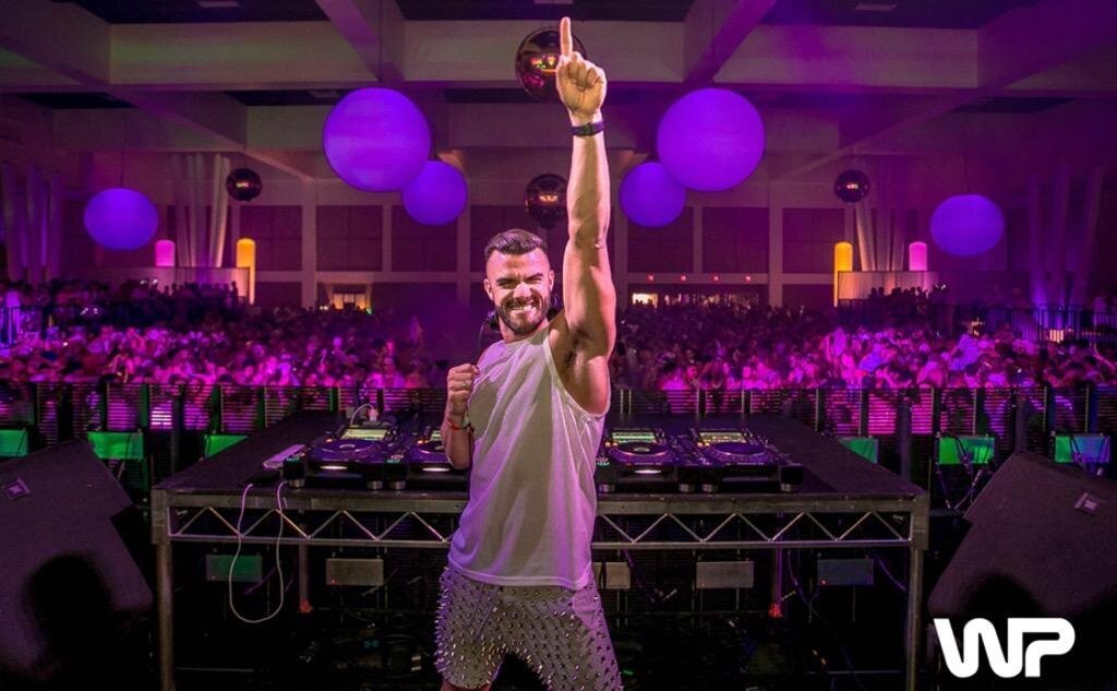 DJ-Inflatable-Spheres-Sphere-ball_big-balls-LEDS-events-rental-lighting-.jpg