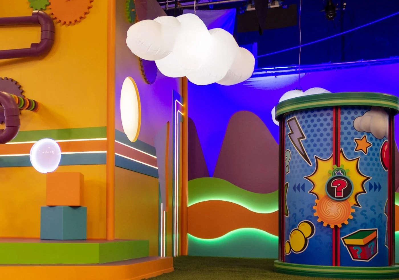 Youtube-Show-with-6ft-Cloud.jpg