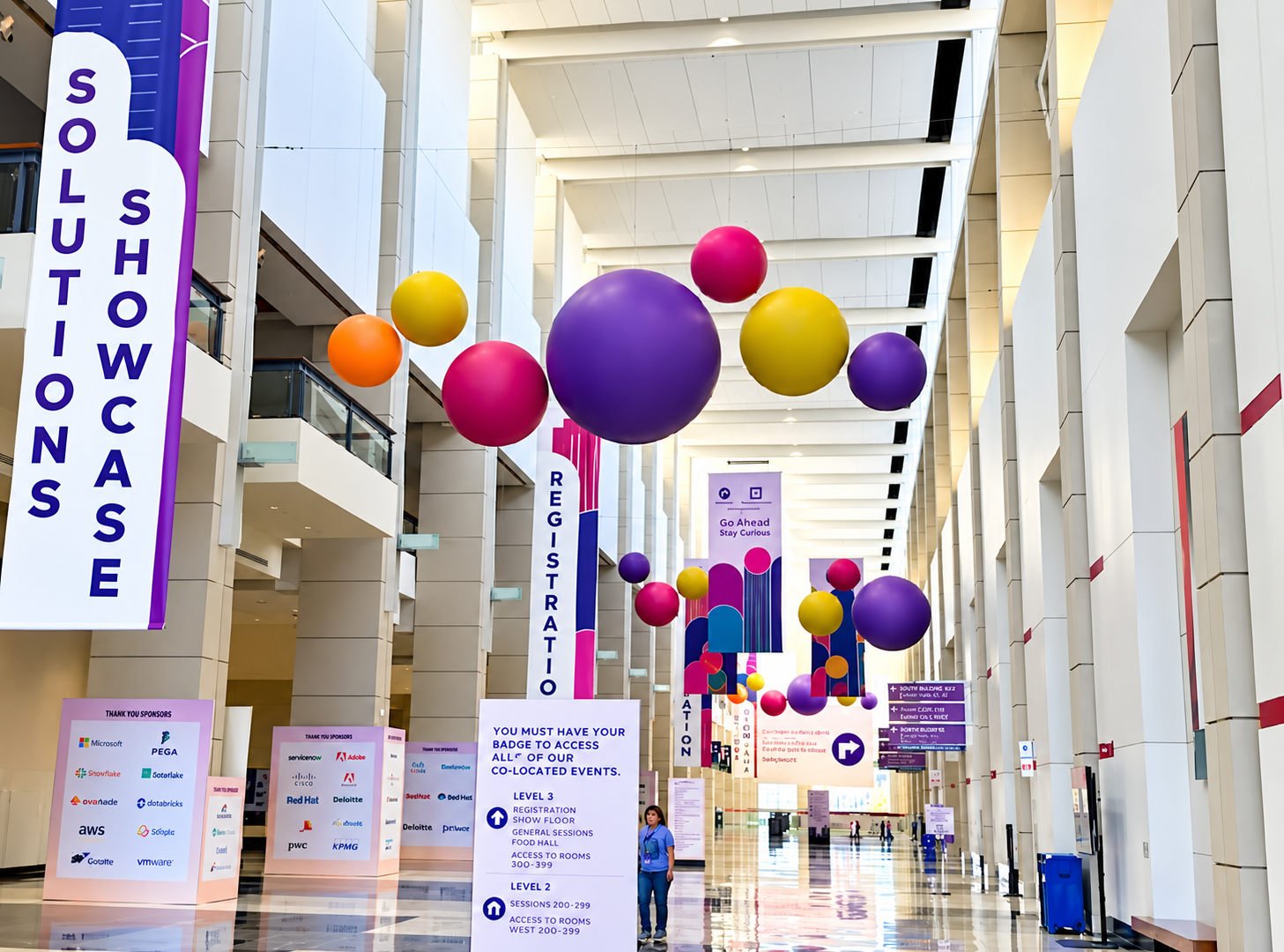 freeman-tradeshow-custom-pvc-digitally-printed-spheres- 2of 3.jpg