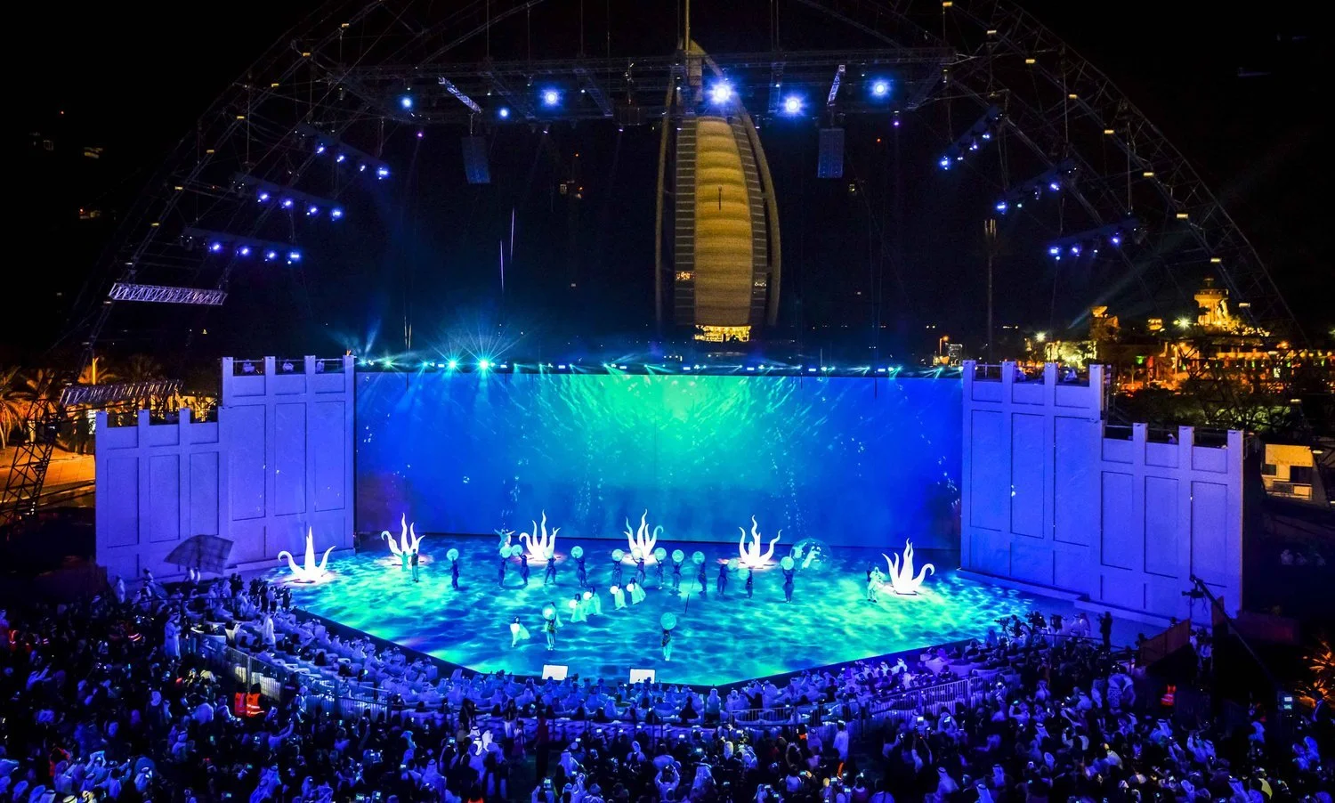 Dubai-stage-decor-Under-the-Sea-inflatable-LEDs-tentacles.jpg