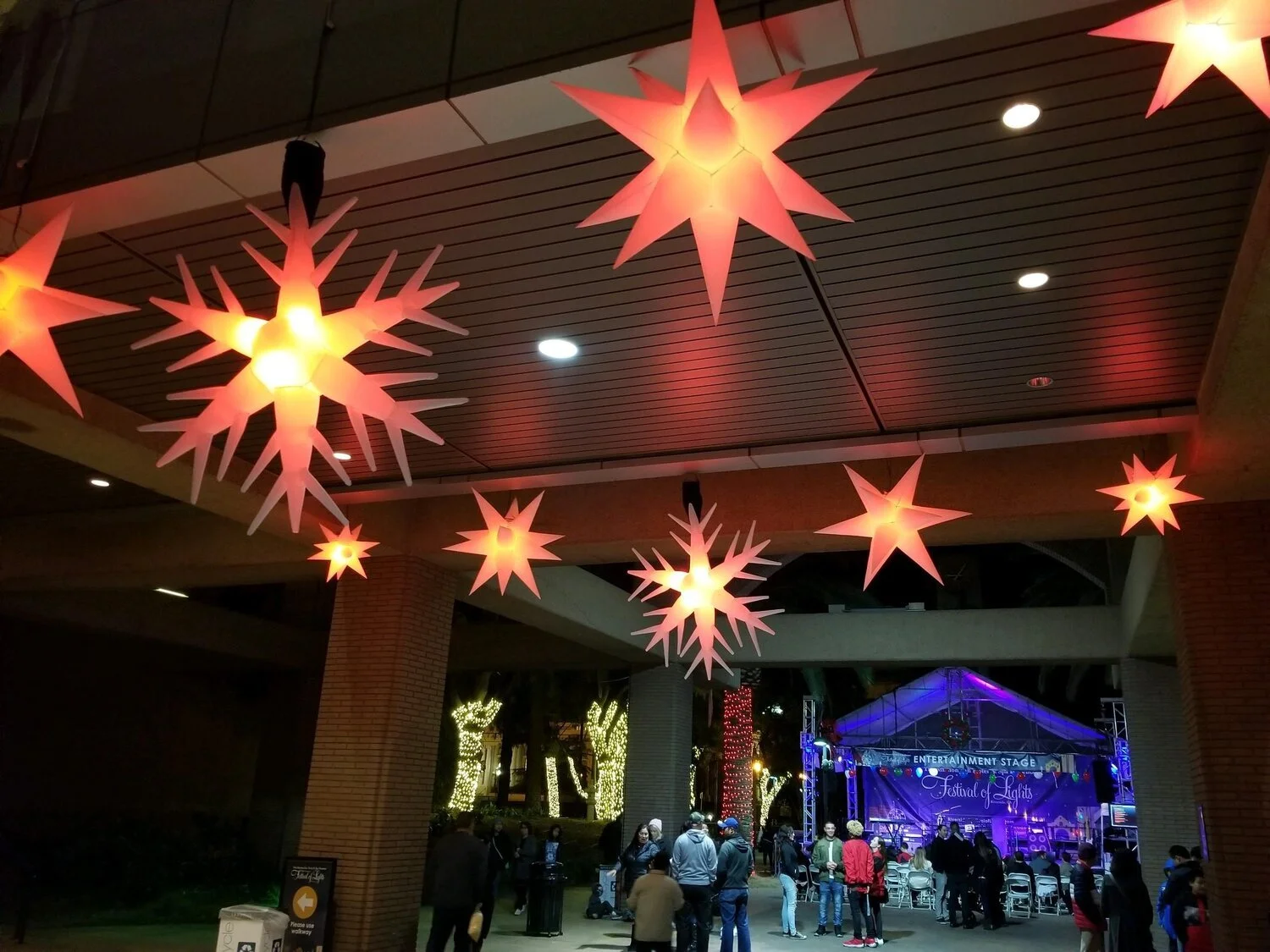 Inflatable-Snowflake-with-orange-LEDs.jpg